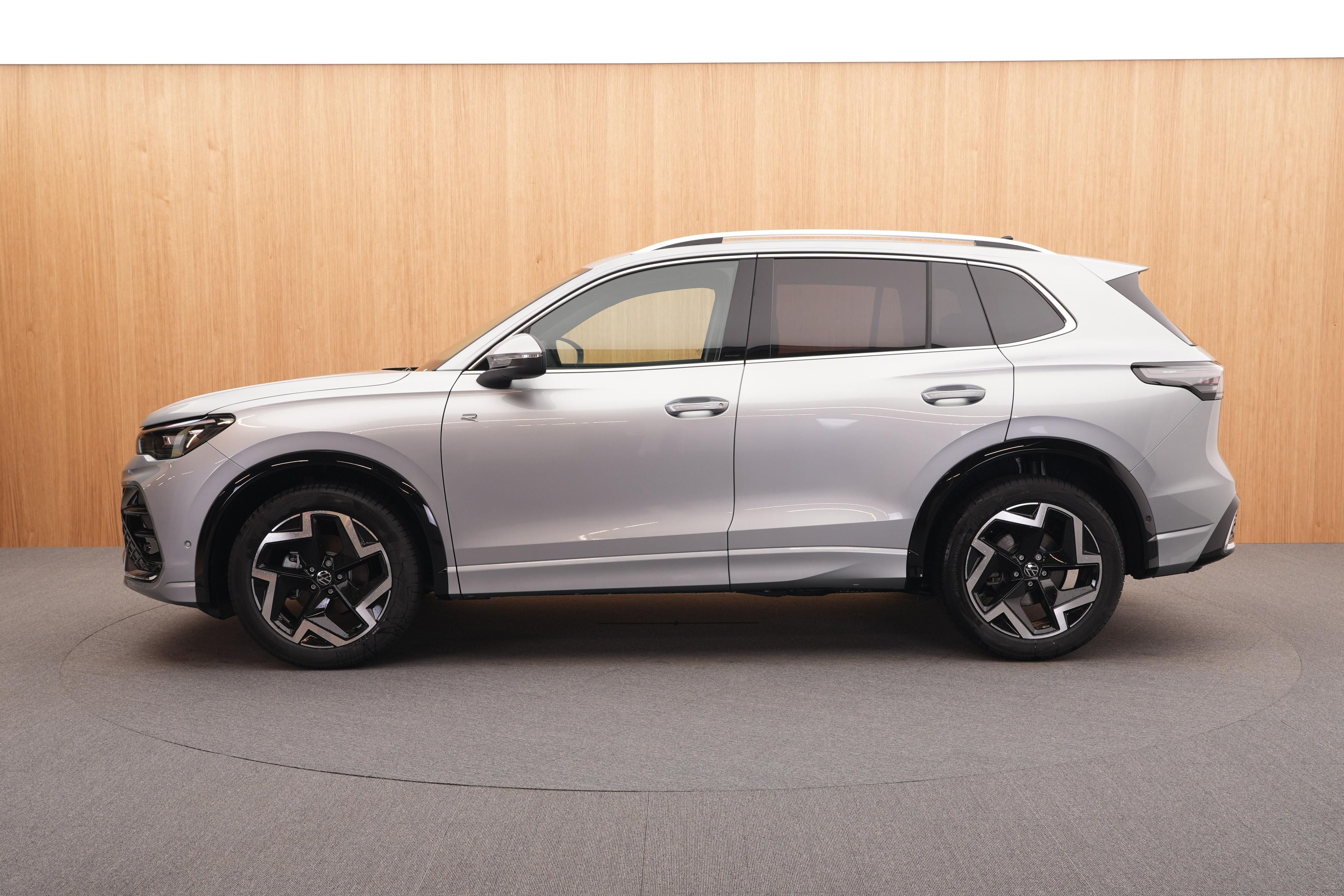 Volkswagen Tiguan, R-Line 1.5 eTSI DSG - fotka 2