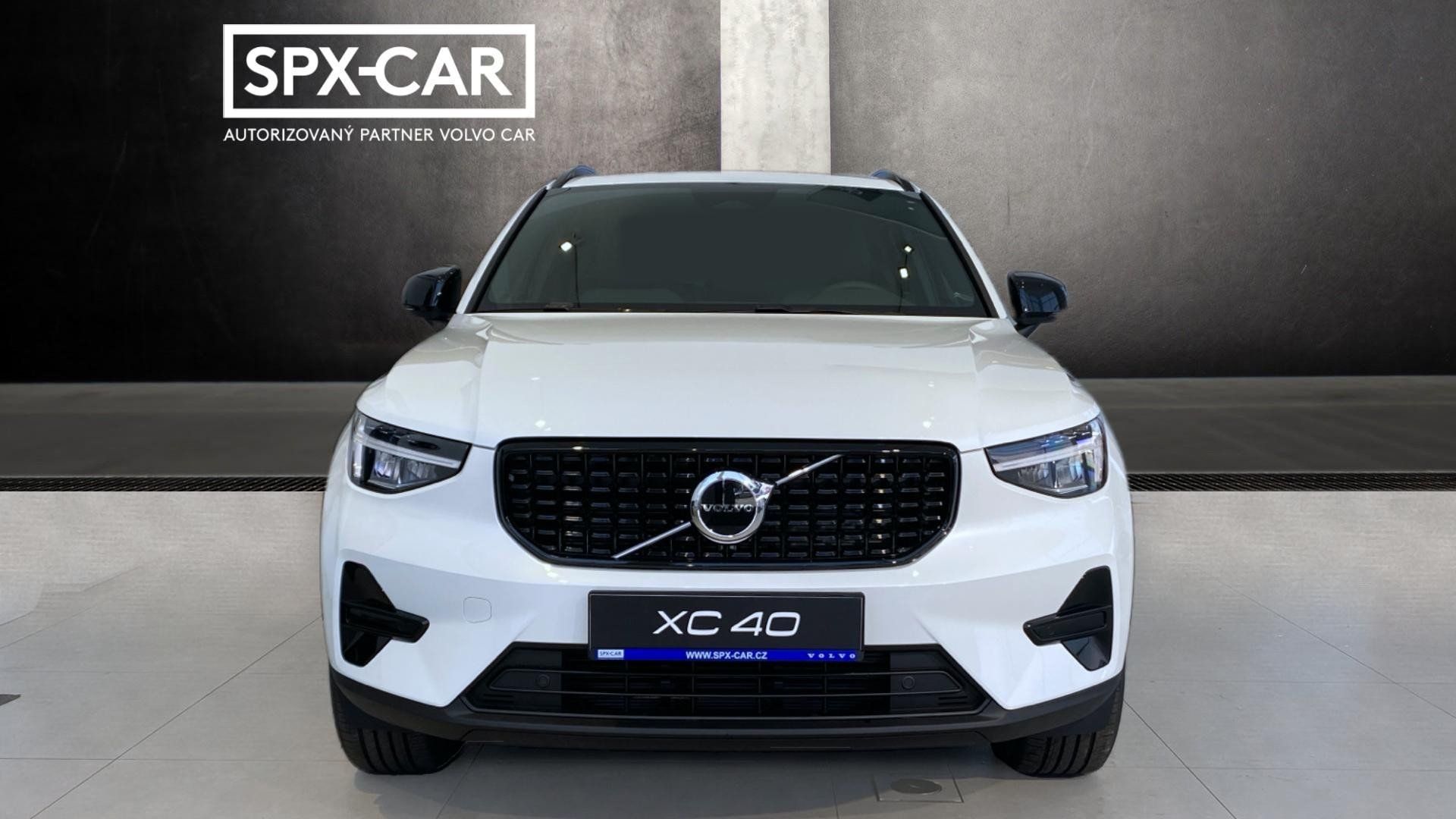 Volvo XC40, PLUS DARK, B4 FWD, 145+10 kW / - fotka 2