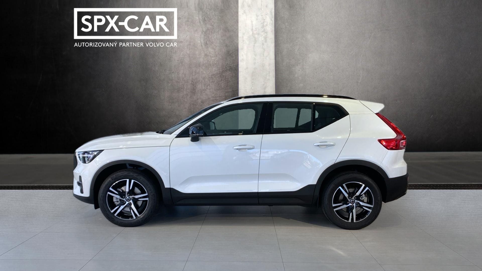 Volvo XC40, PLUS DARK, B4 FWD, 145+10 kW / - fotka 3