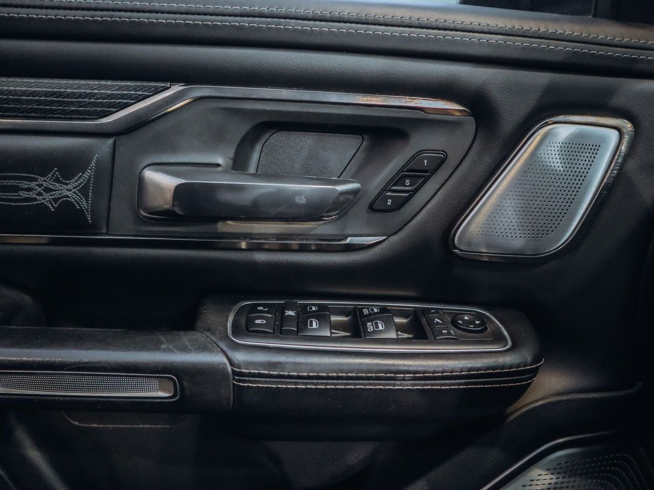 Dodge Ram 1500, 5.7 LIMITED 295 kW - fotka 5
