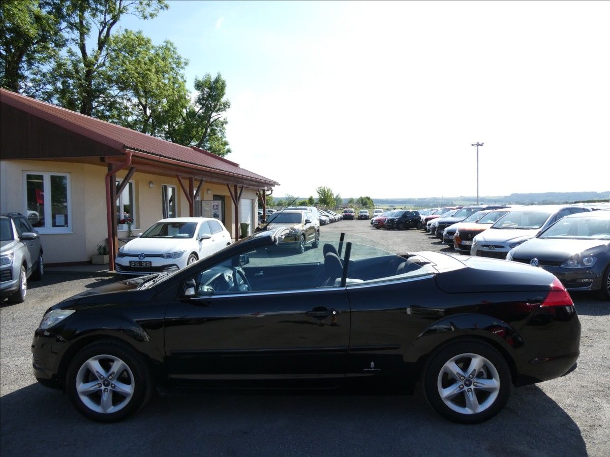 Ford Focus, 1,6 i 16V 74kW - fotka 6