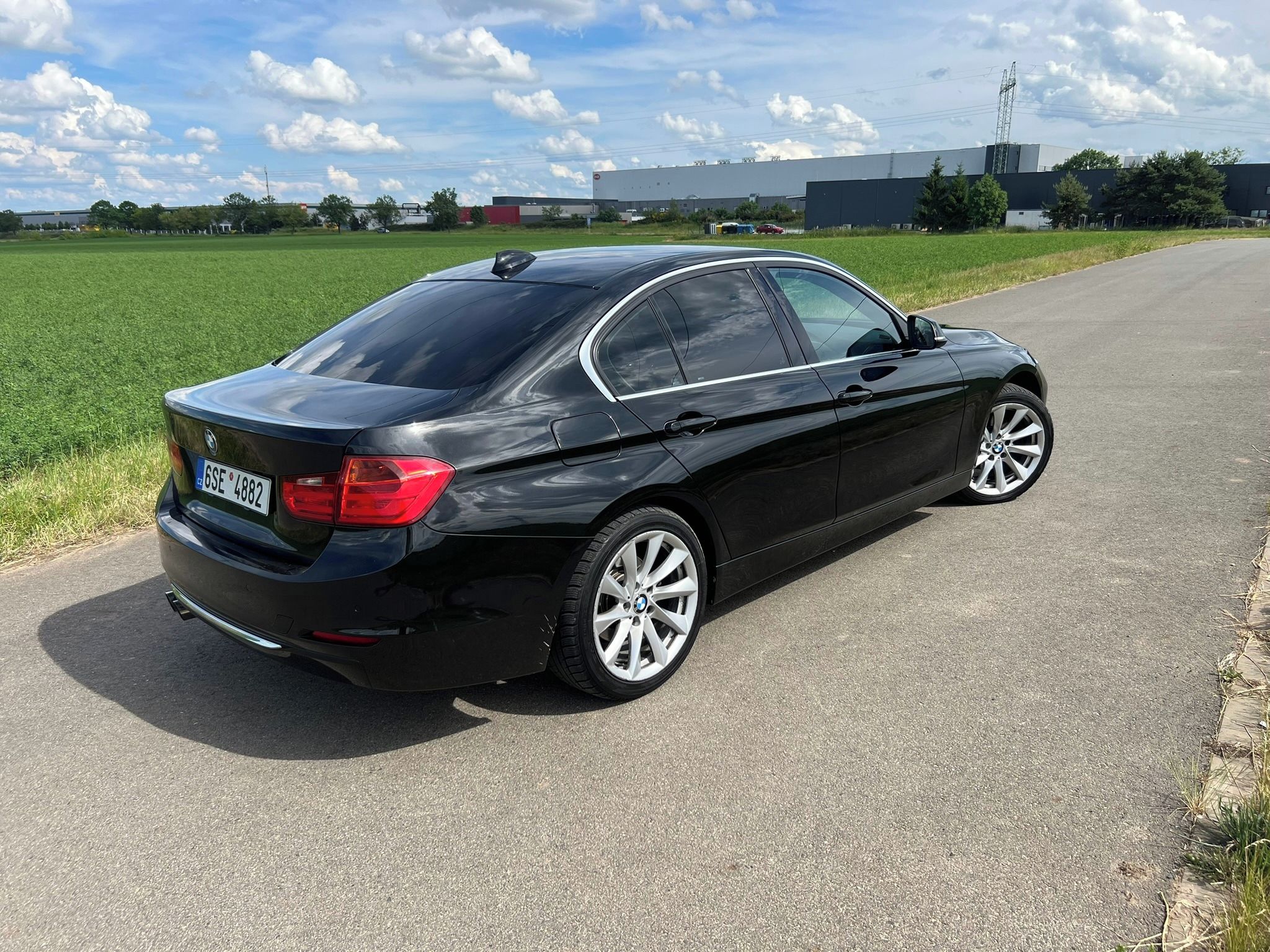 BMW Řada 3, 320i ed, 160kw, hnědý interiér - fotka 4