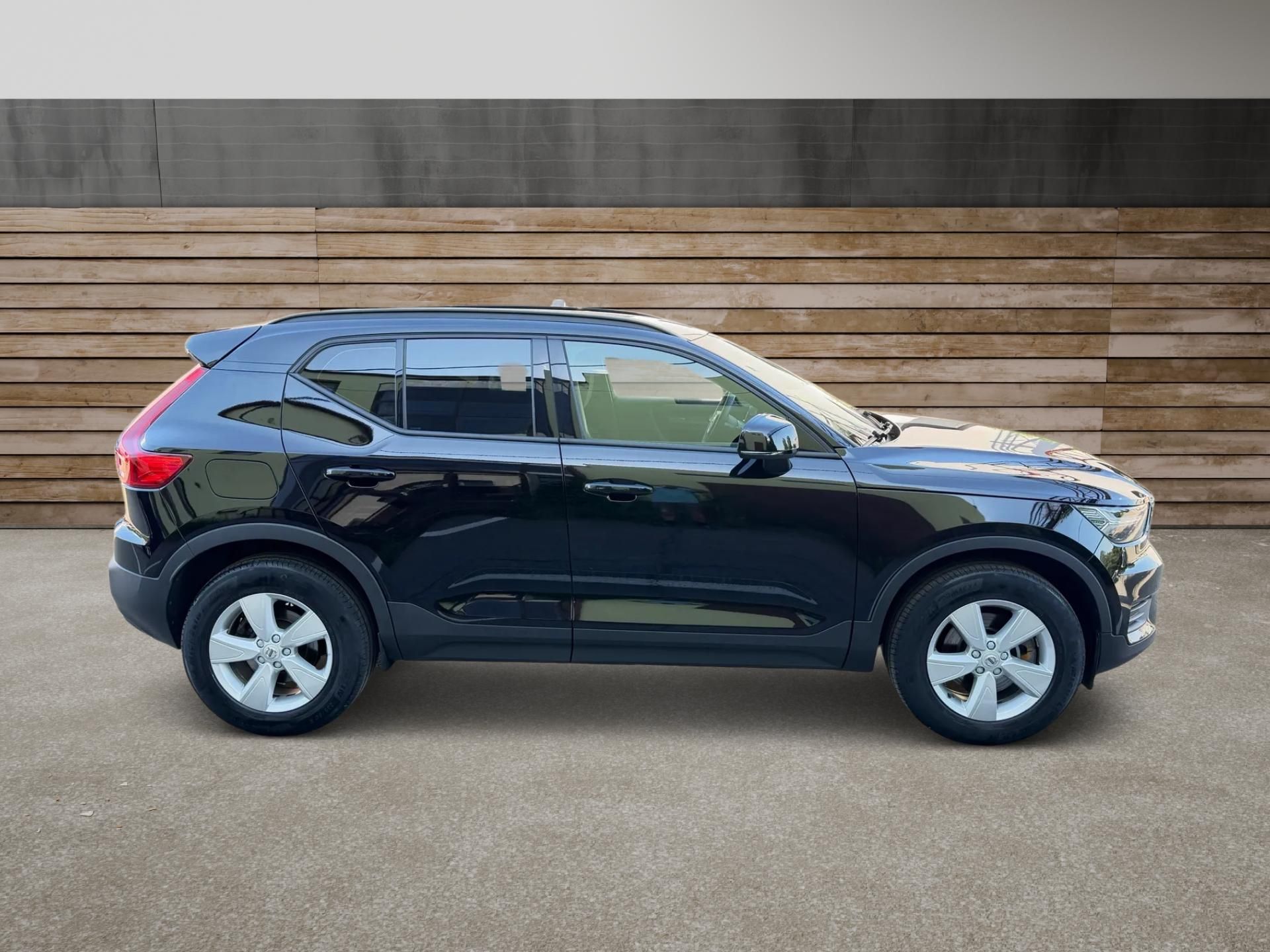 Volvo XC40, +T2+KOUPENO V ČR+1.majitel+DPH - fotka 2