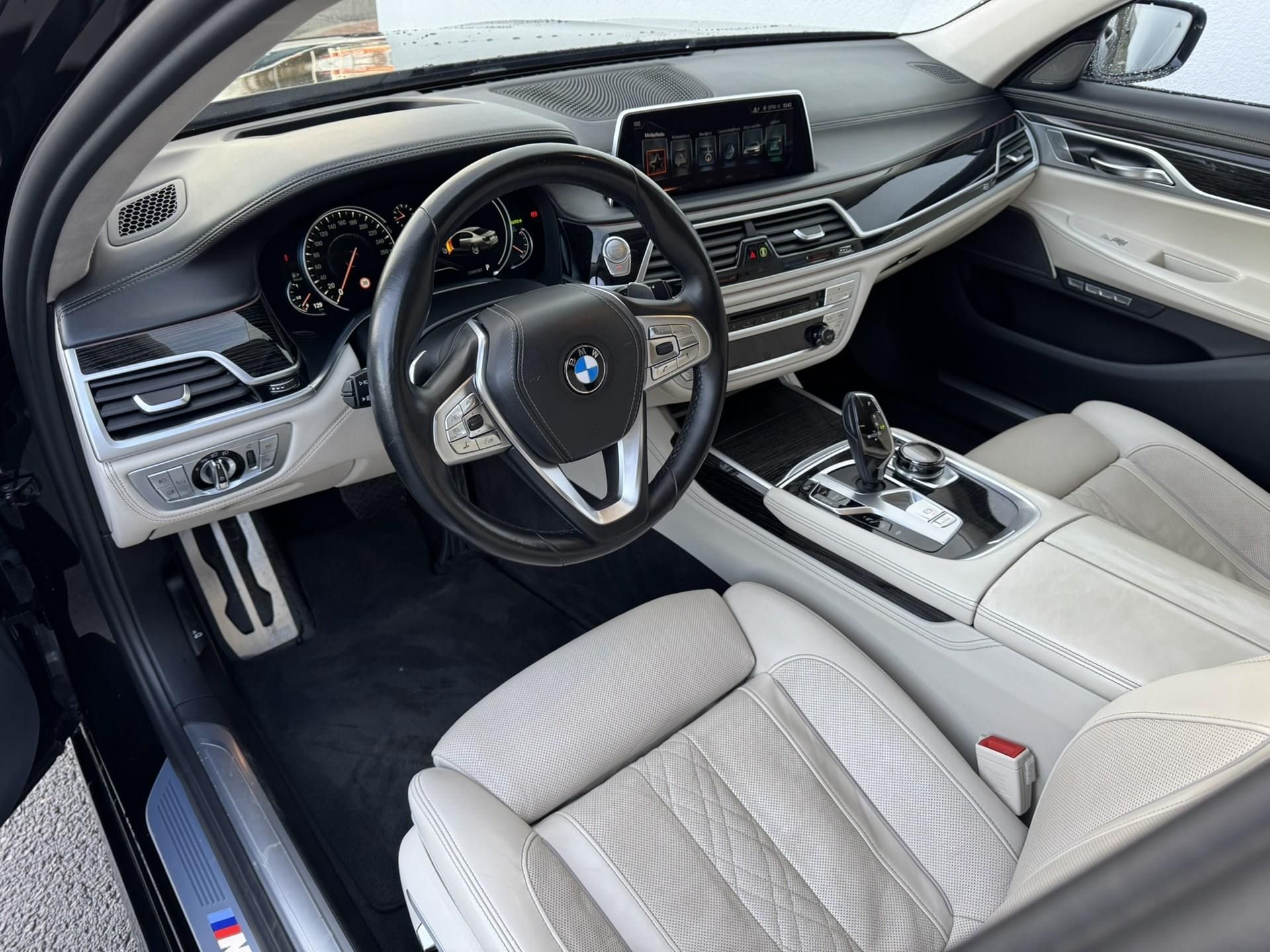 BMW Řada 7, 740d xDrive Mpaket Pure Excela - fotka 5