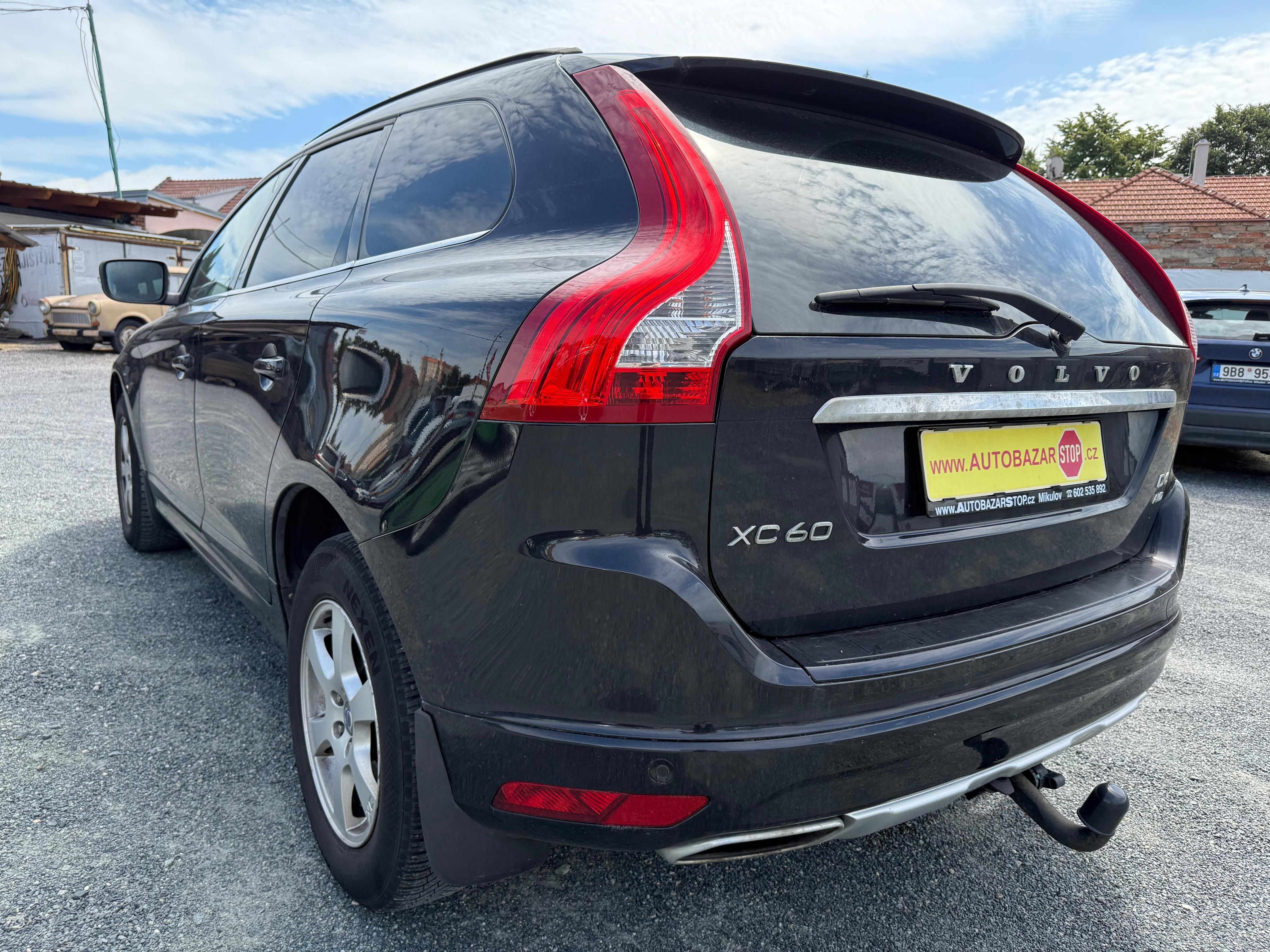 Volvo XC60, D5 AWD 4X4 133kW SERVISKA - fotka 4