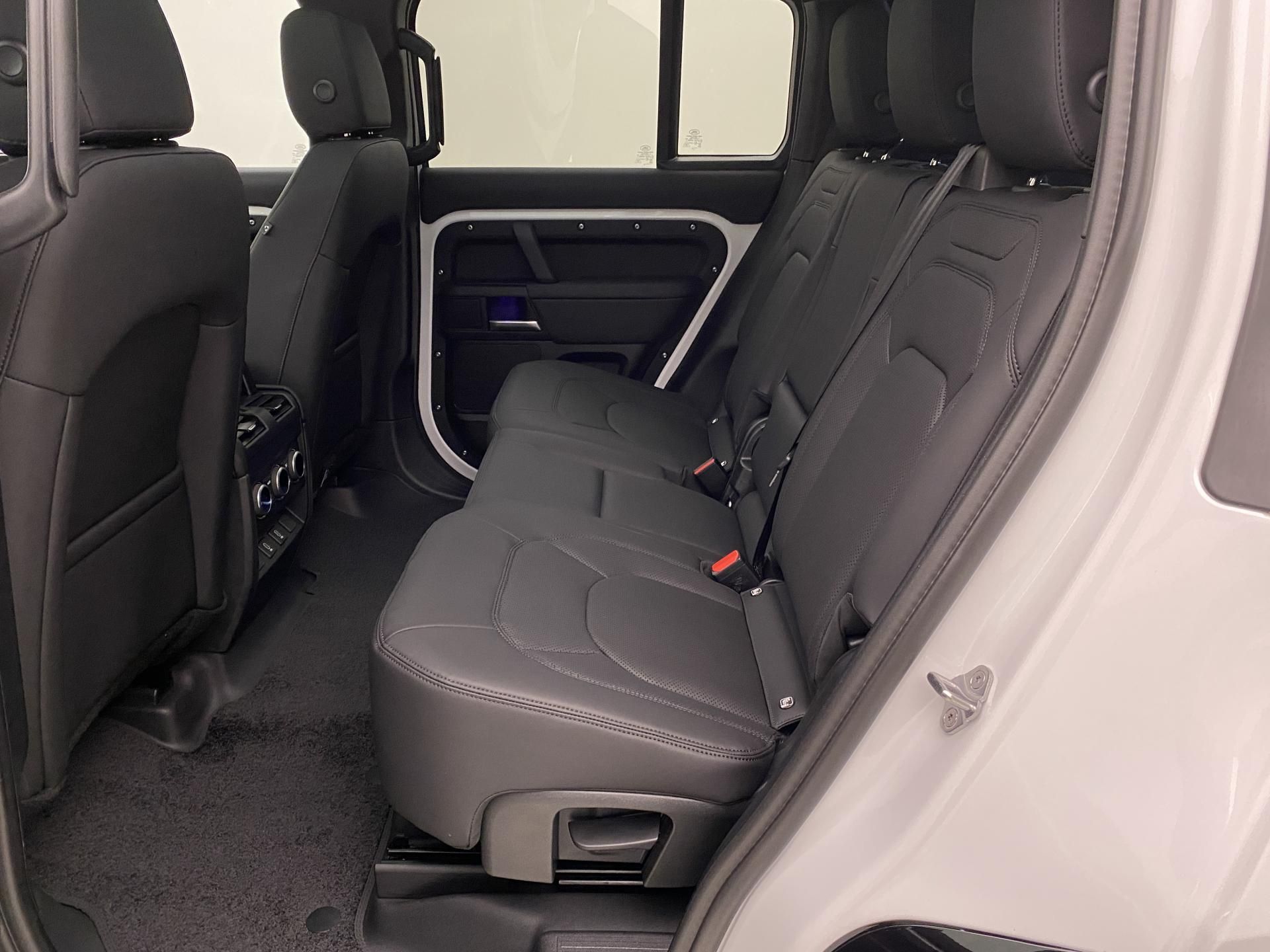 Land Rover Defender, 130 D250 X-Dynamic SE - fotka 6