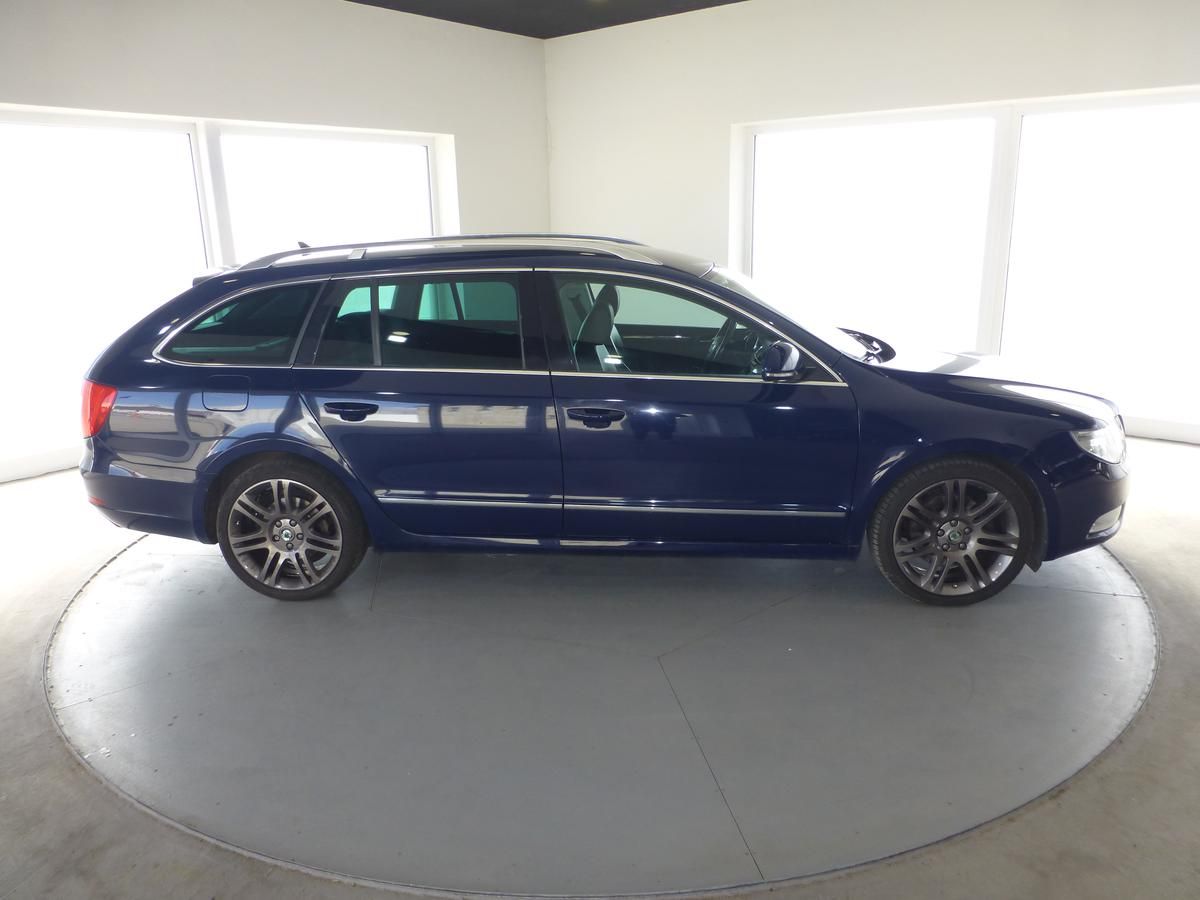 Škoda Superb, 2,0TDI*VYHŘ.S*NAVIGACE*XENONY - fotka 4