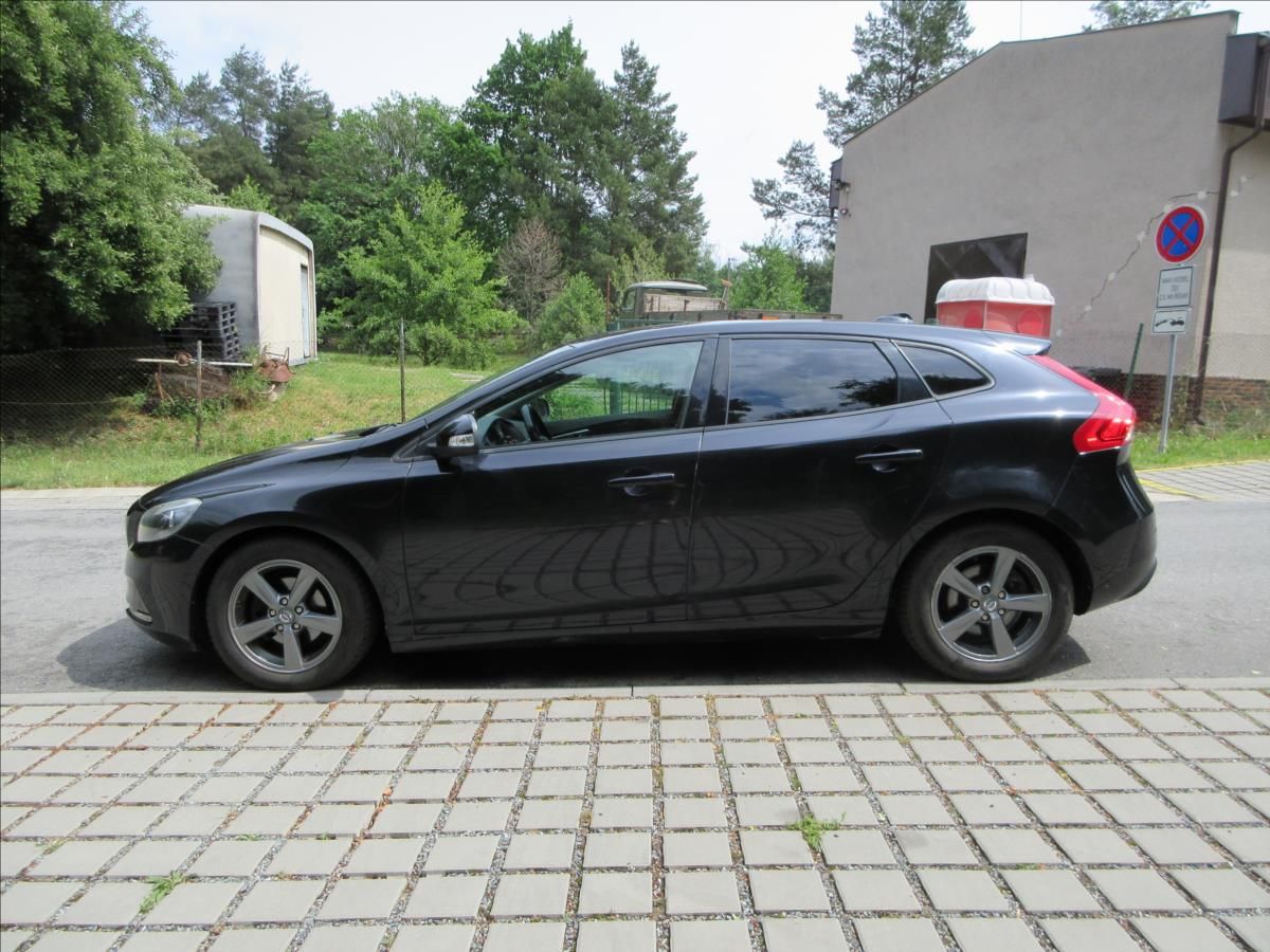 Volvo V40, 1,6 D D2, 84Kw, Klima, park.sy - fotka 6