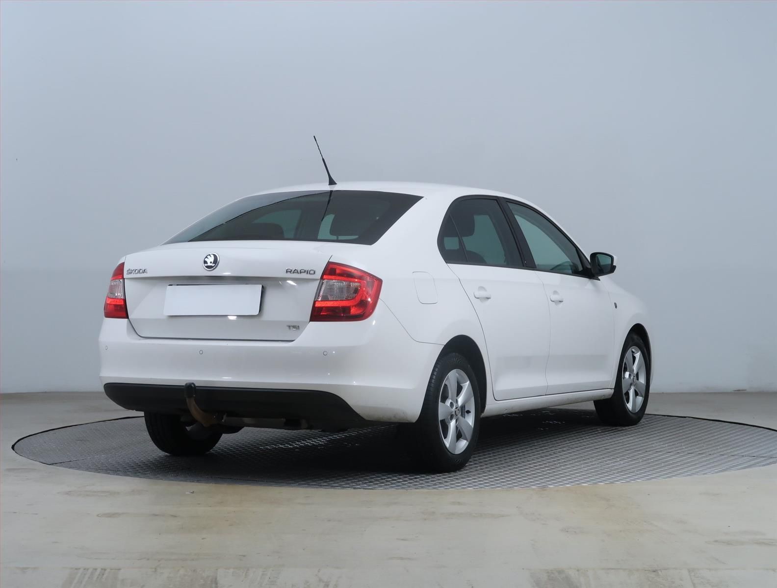 Škoda Rapid, 1.2 TSI, Ambition, ČR,1.maj - fotka 5