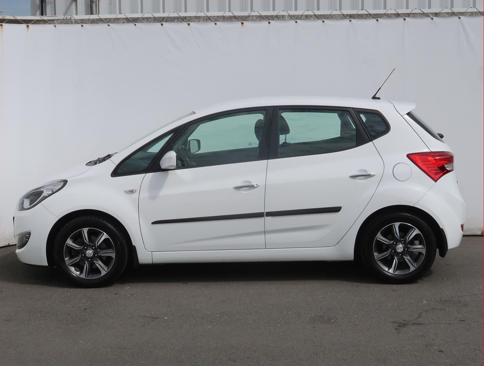 Hyundai ix20, 1.6 CVVT, Serv.kniha, Tempomat - fotka 3