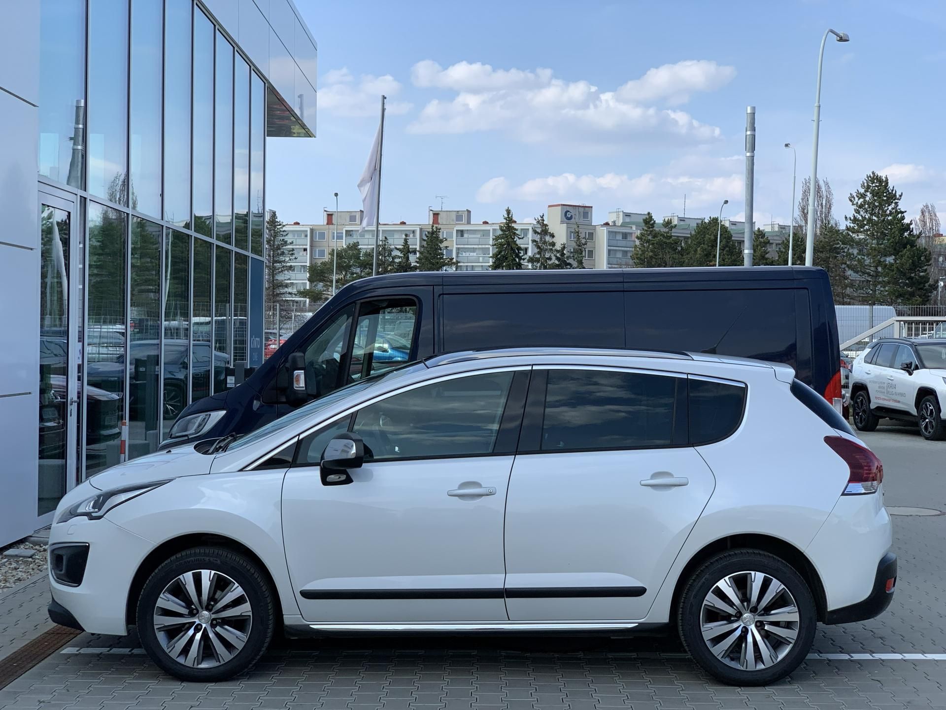 Peugeot 3008, ALLURE+ 1,6 BlueHDi 88kW - fotka 4