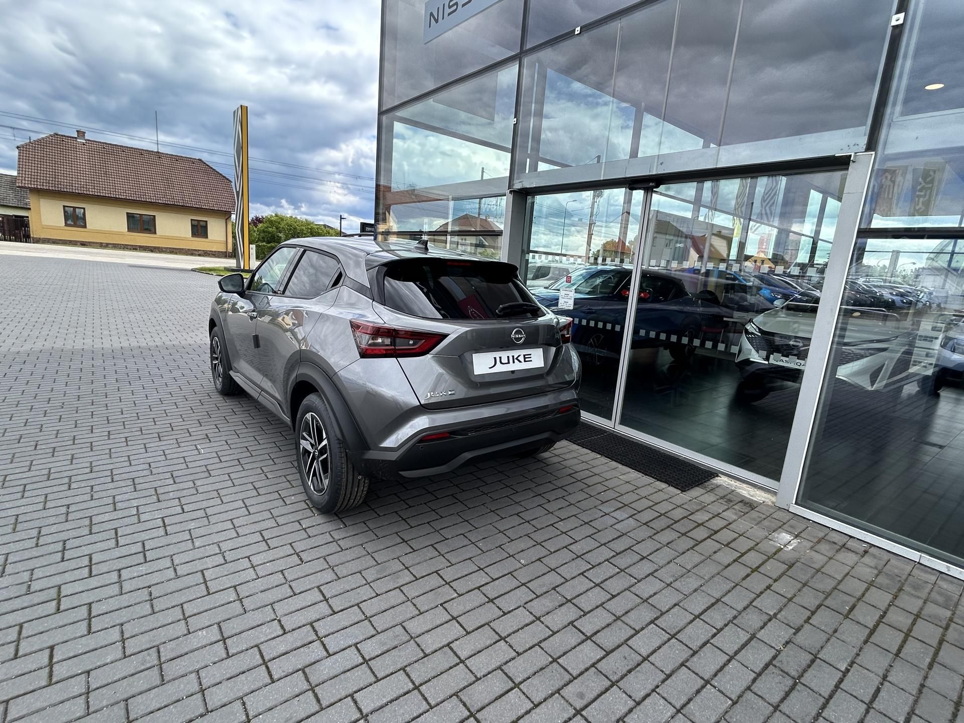 Nissan Juke, 1.0 DIG-T 114 Autom N-CONNECTA - fotka 4