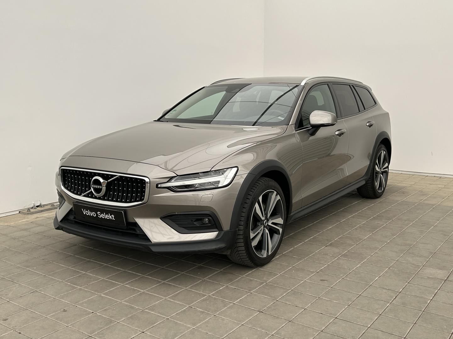 Volvo V60, 2.0B4 145kW 4x4  Cross Country
