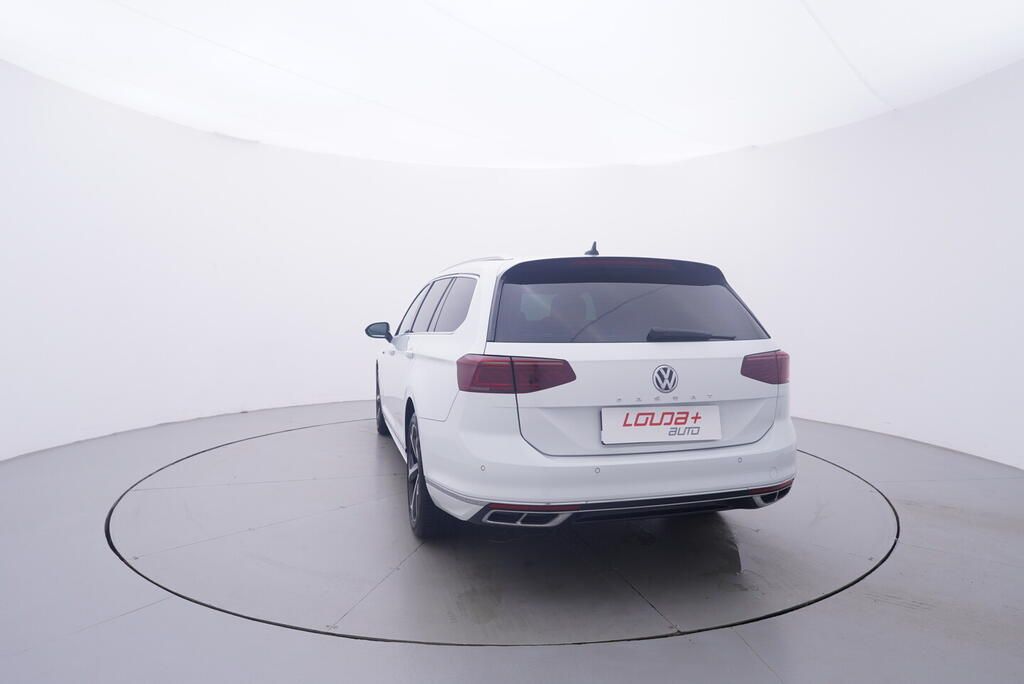 Volkswagen Passat, R-Line 2.0 TDI 110 kW - fotka 4