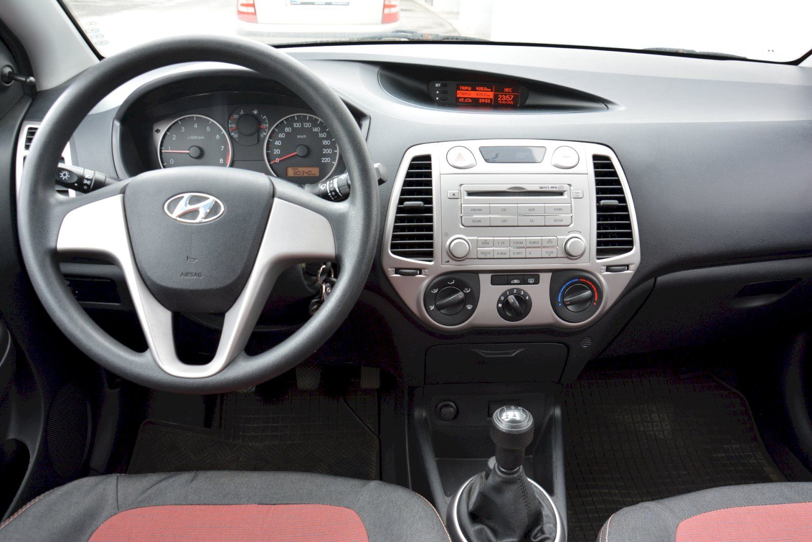 Hyundai i20, 1.2 57 KW Classic 1. generace - fotka 5