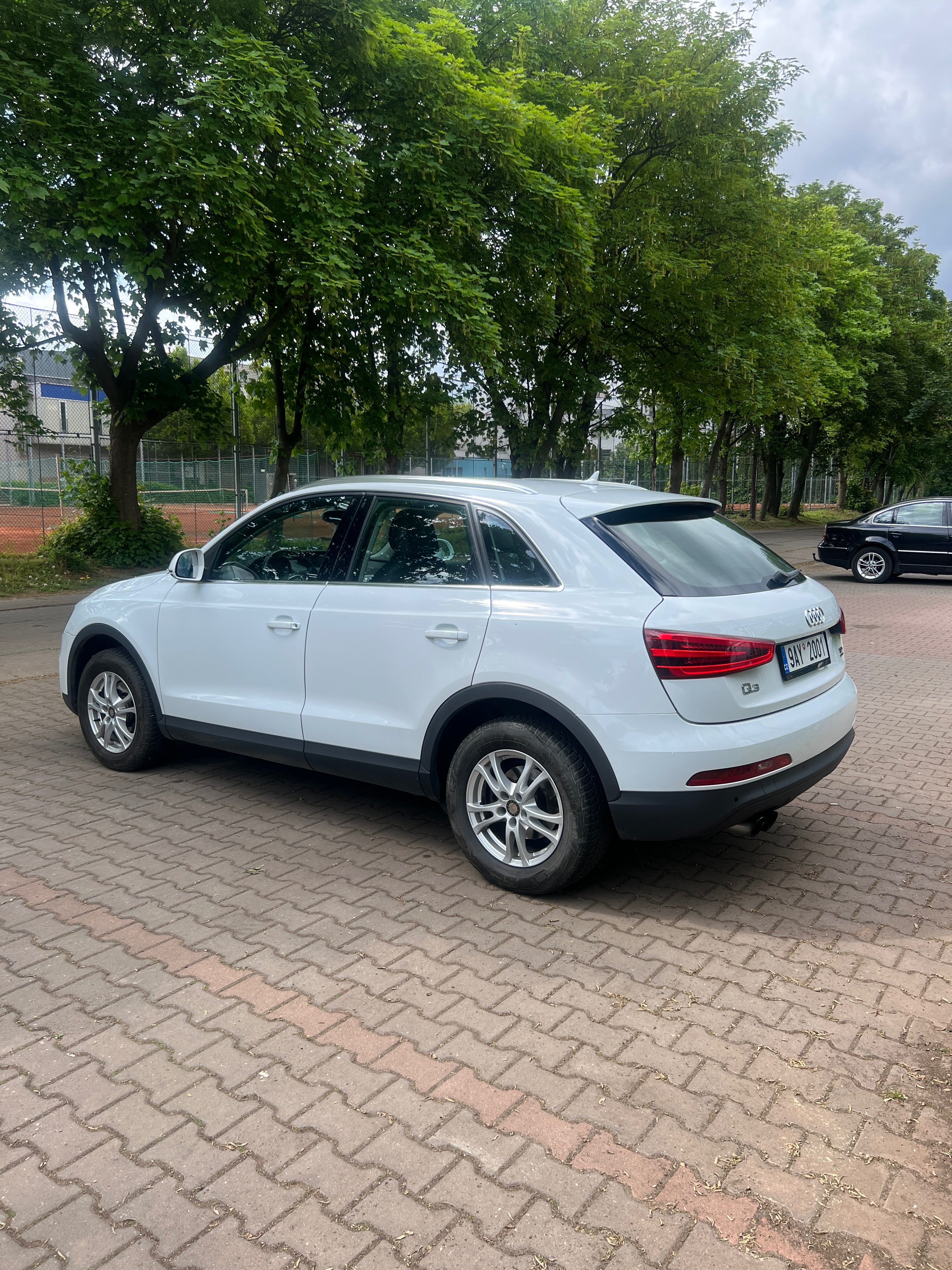 Audi Q3, 2.0 130 kw - fotka 2