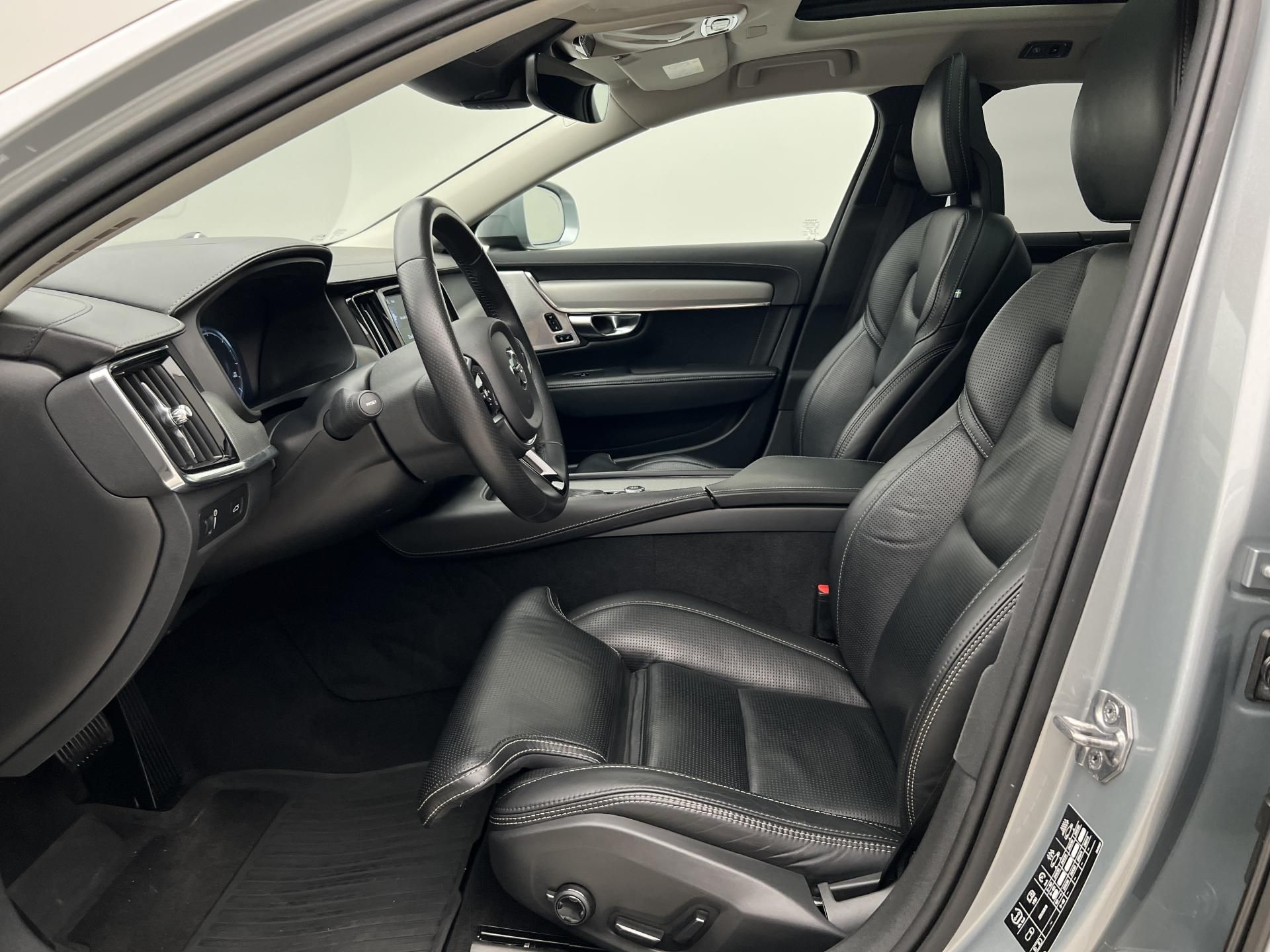 Volvo V90, CC D5 AWD PRO AUT - fotka 3