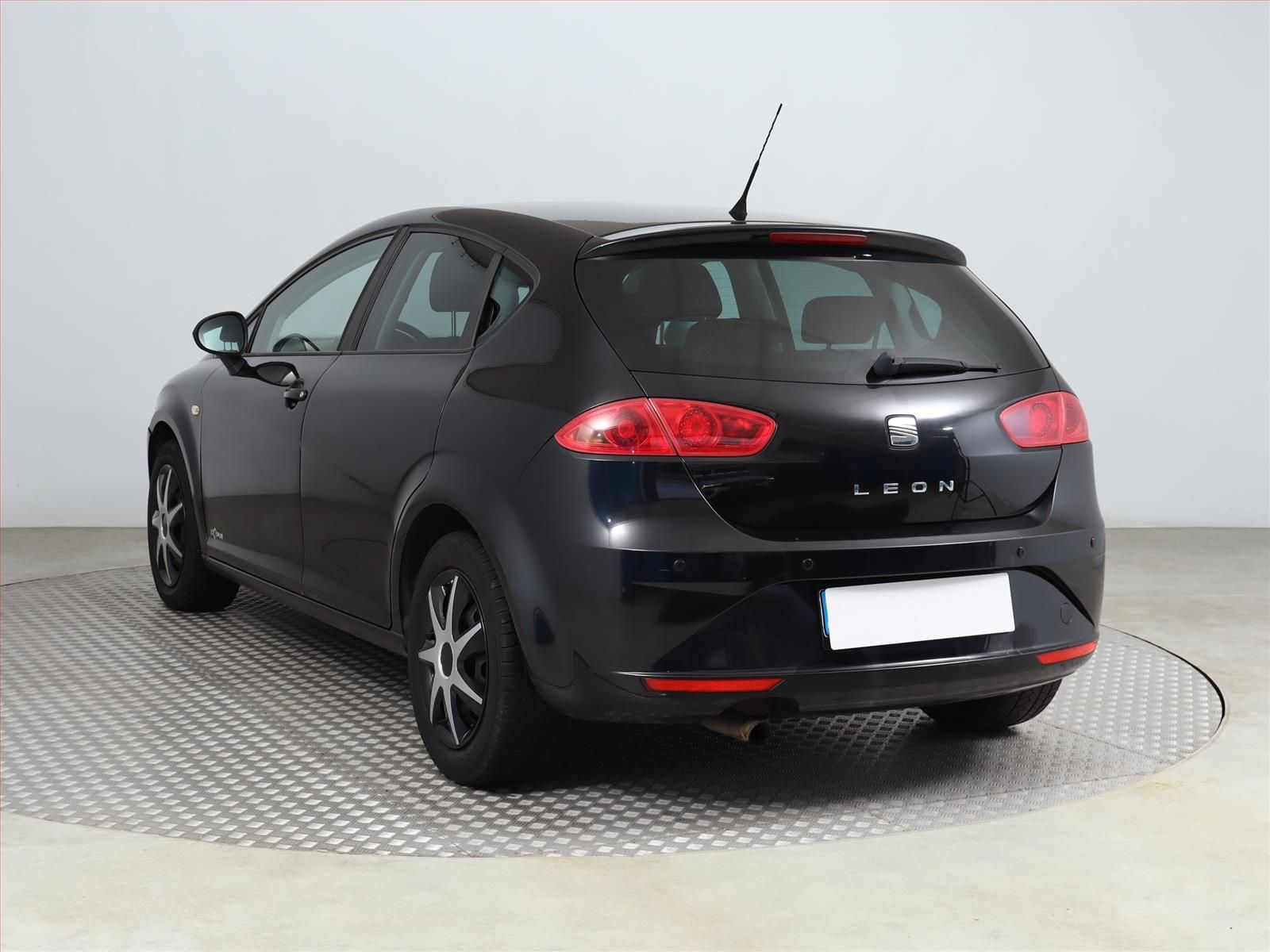 Seat Leon, 1.2 TSI, Automatická klima - fotka 4