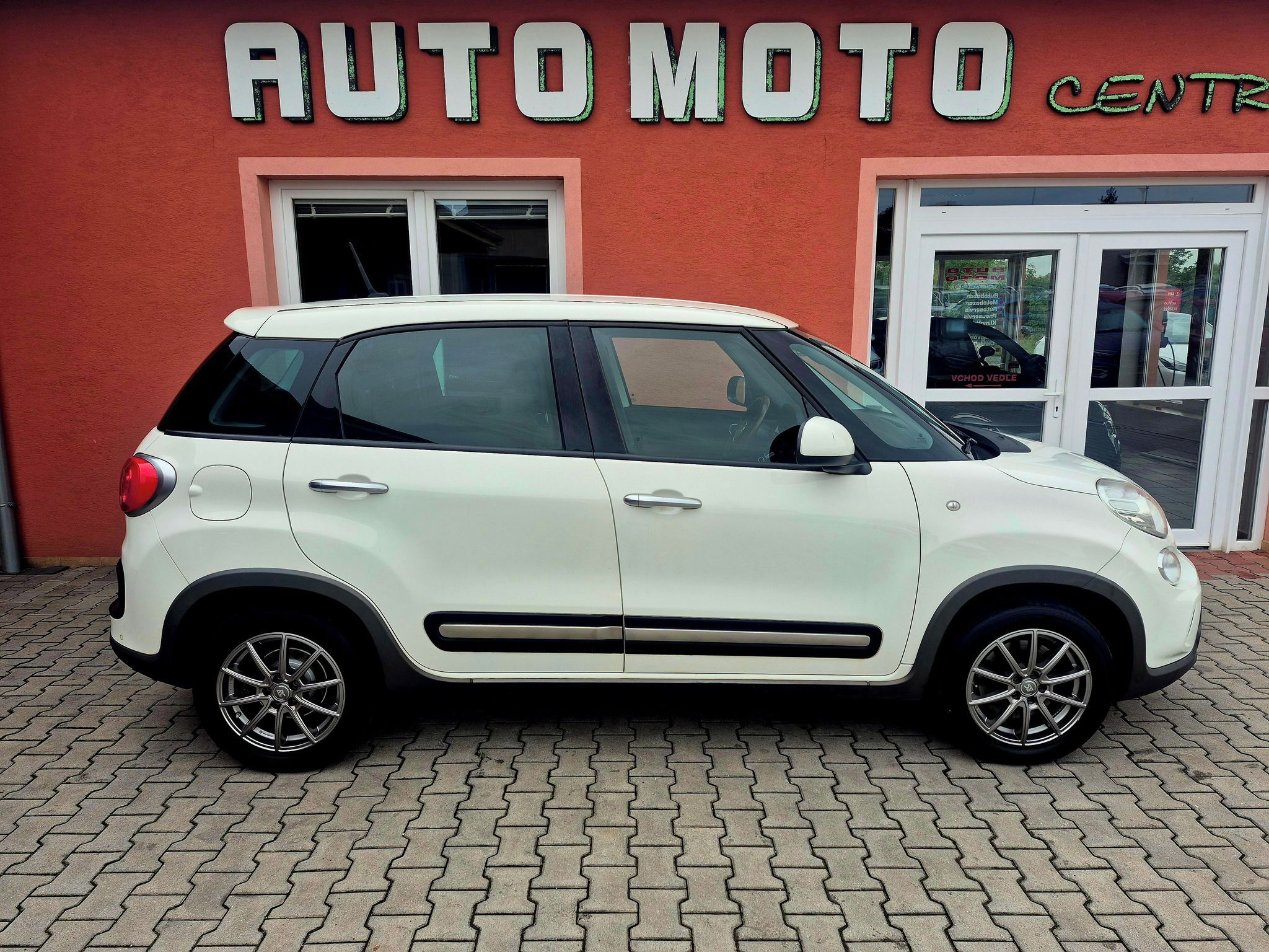 Fiat 500L, 1.4 Turbo 88kwTrekking Rock N - fotka 5
