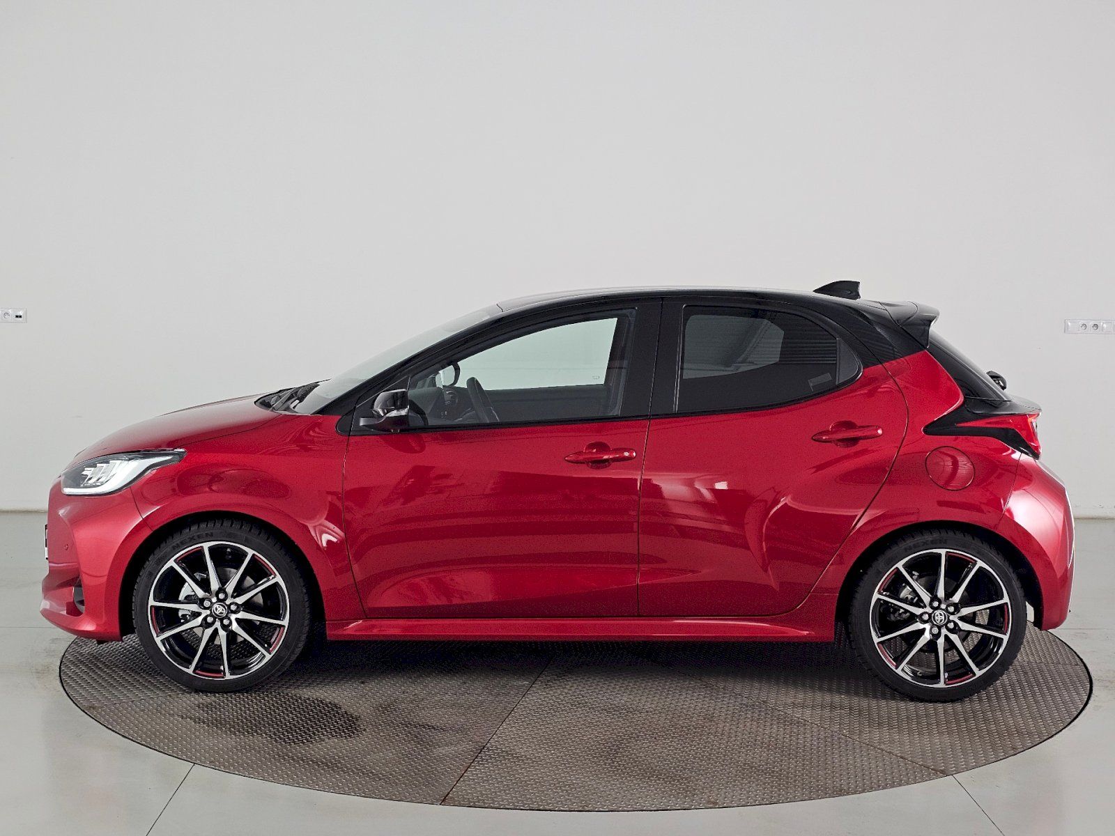Toyota Yaris, 1.5 HEV 130k GR SPORT - fotka 3