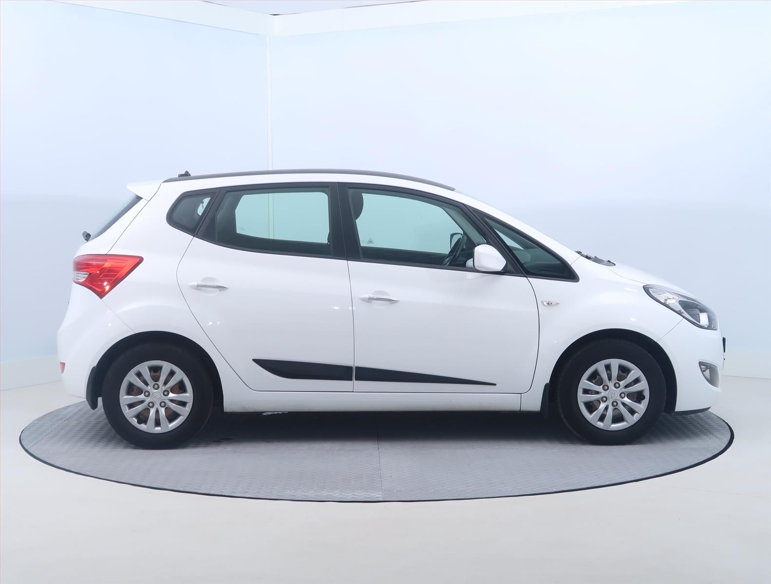 Hyundai ix20, 1.4 CVVT, Serv.kniha - fotka 6
