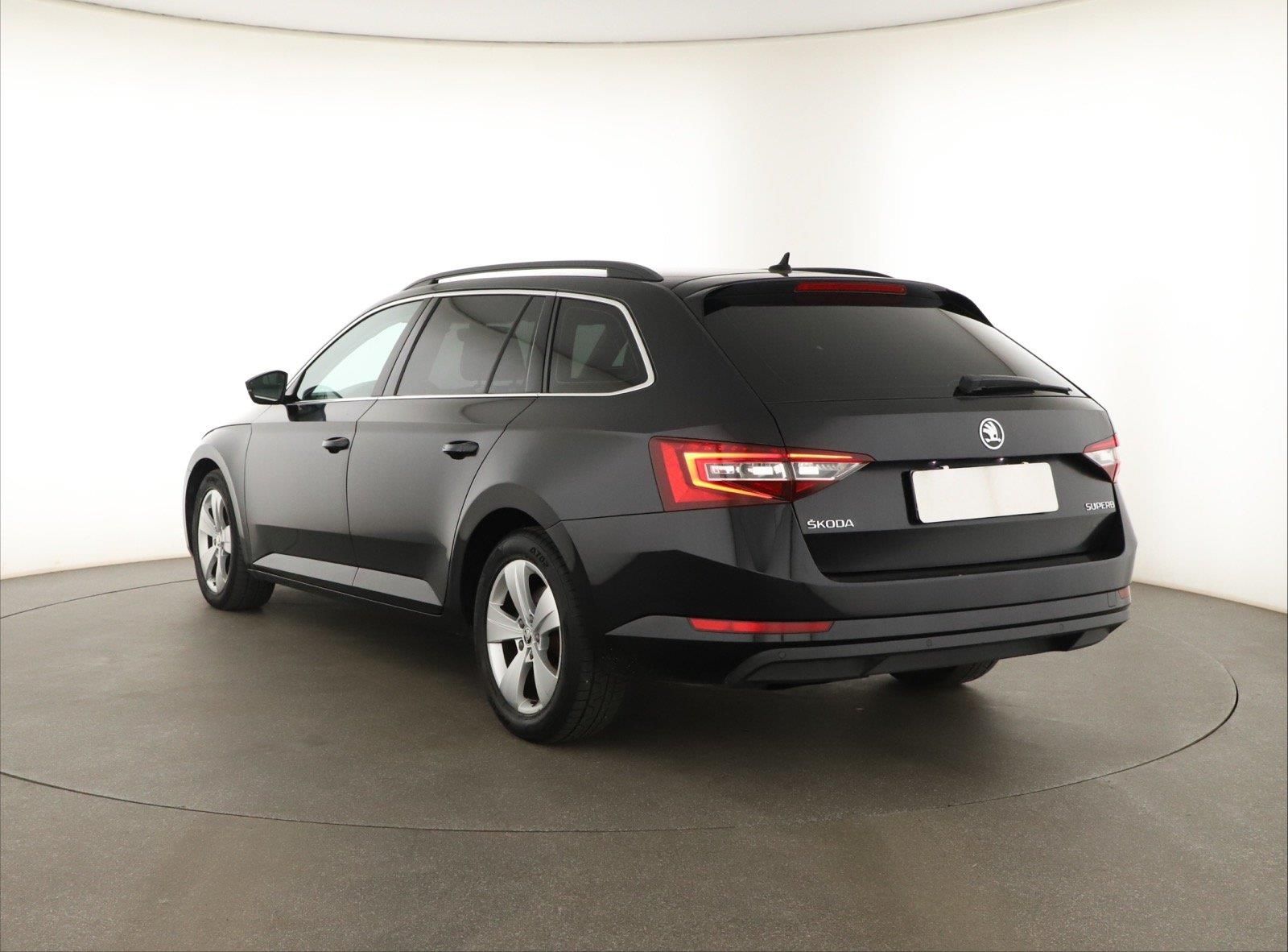 Škoda Superb, 2.0 TDI, Automat, Kůže - fotka 4