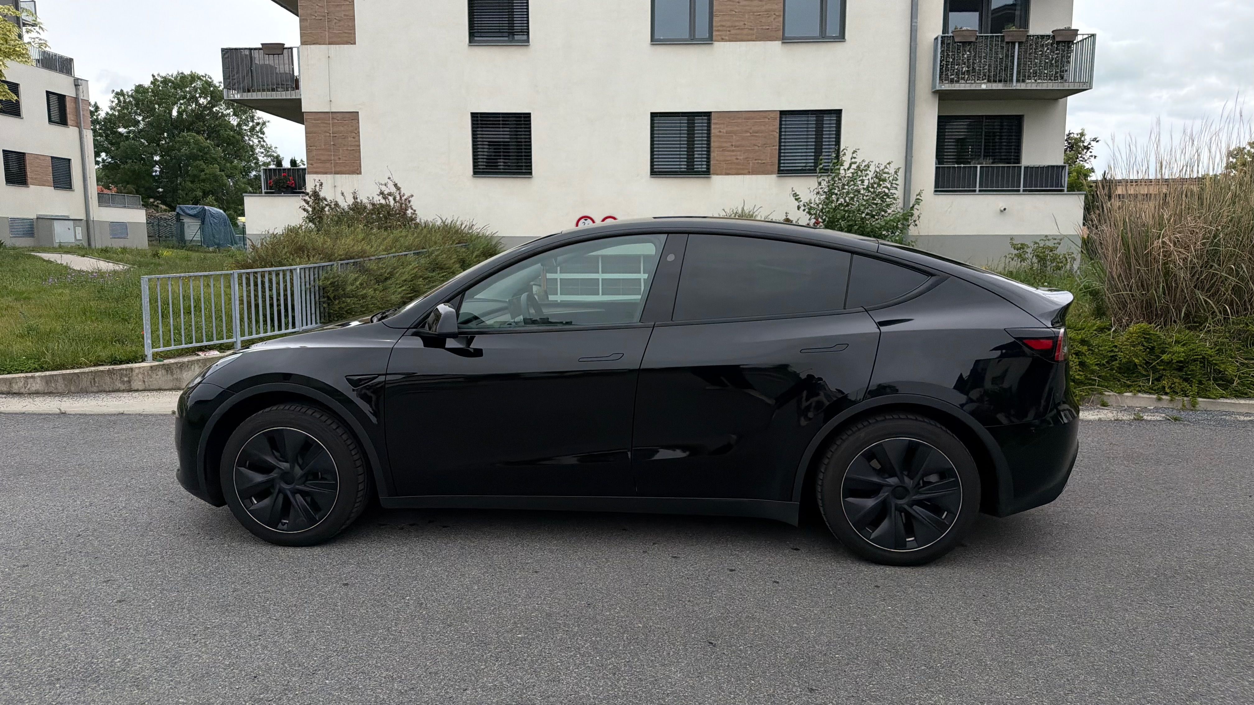 Tesla Model Y, RWD | LFP | 65.500 km | HW4 | - fotka 5