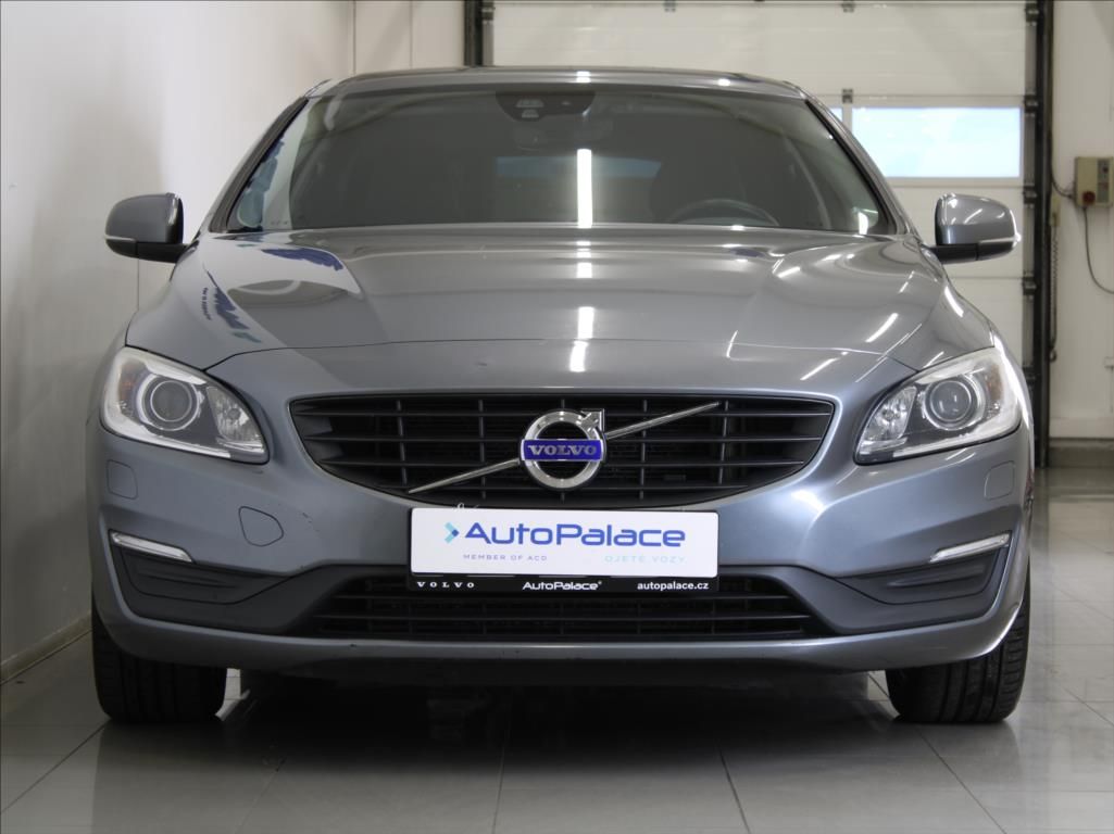 Volvo V60, 2,0 D3 110kW AT Mom.NAVI Light - fotka 2