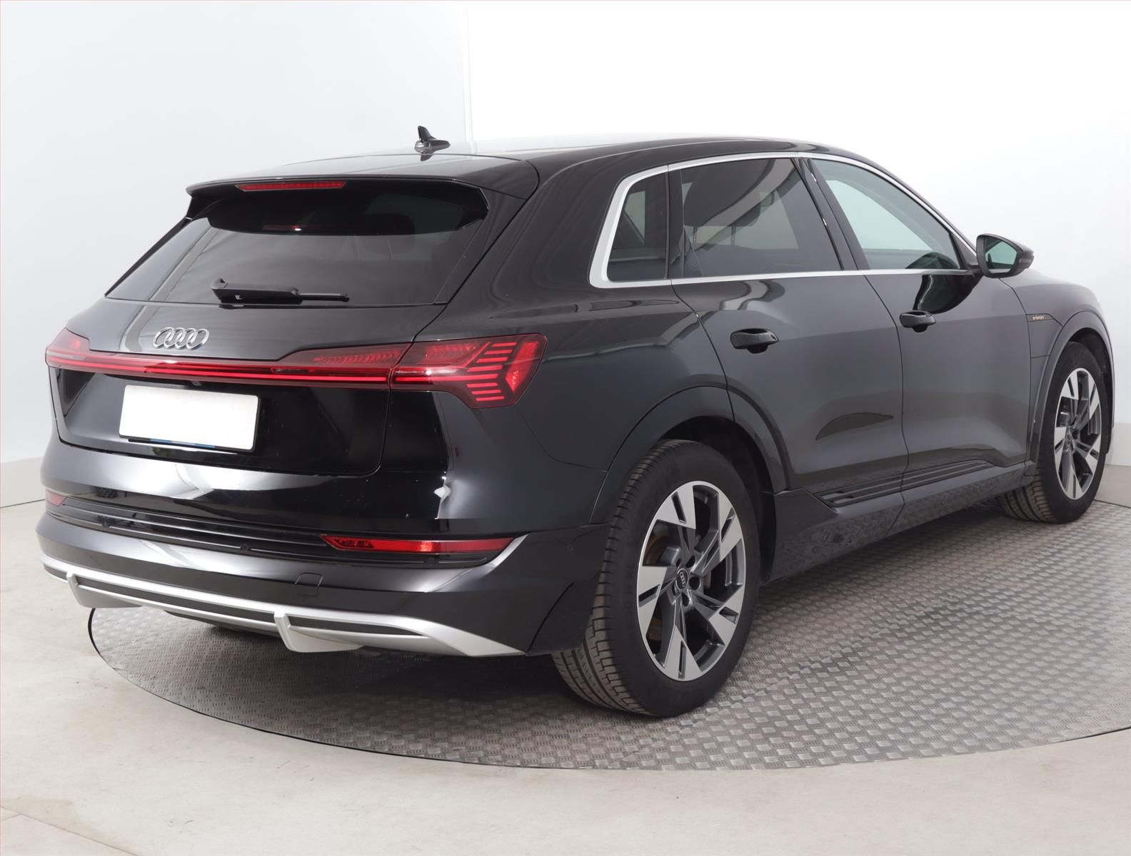 Audi e-tron, e-tron 50 quattro, SoH 96% - fotka 5