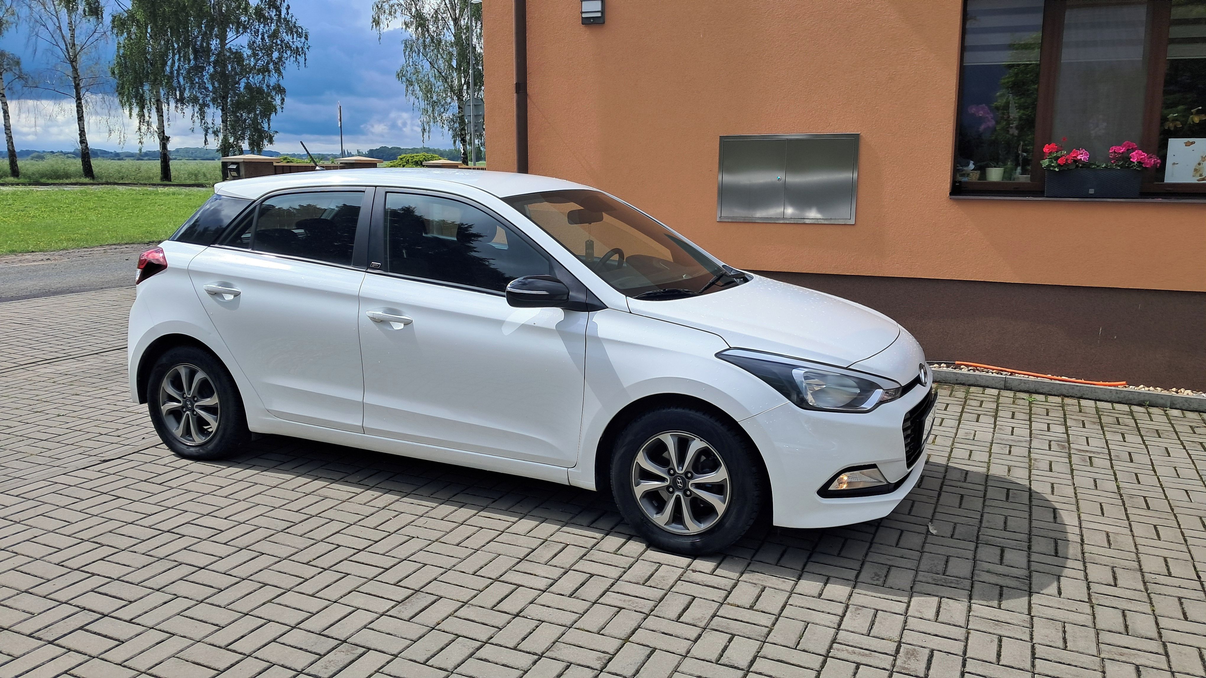 Hyundai i20, 1.2i / najeto 74 000 km - fotka 2
