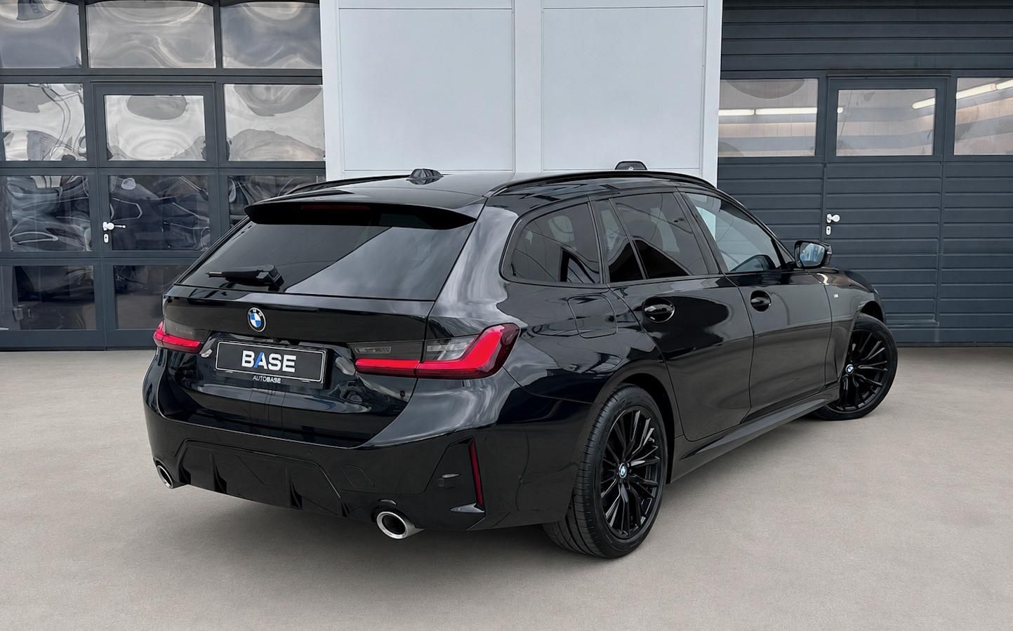 BMW Řada 3, 320d xDrive M-Sport Touring - fotka 5