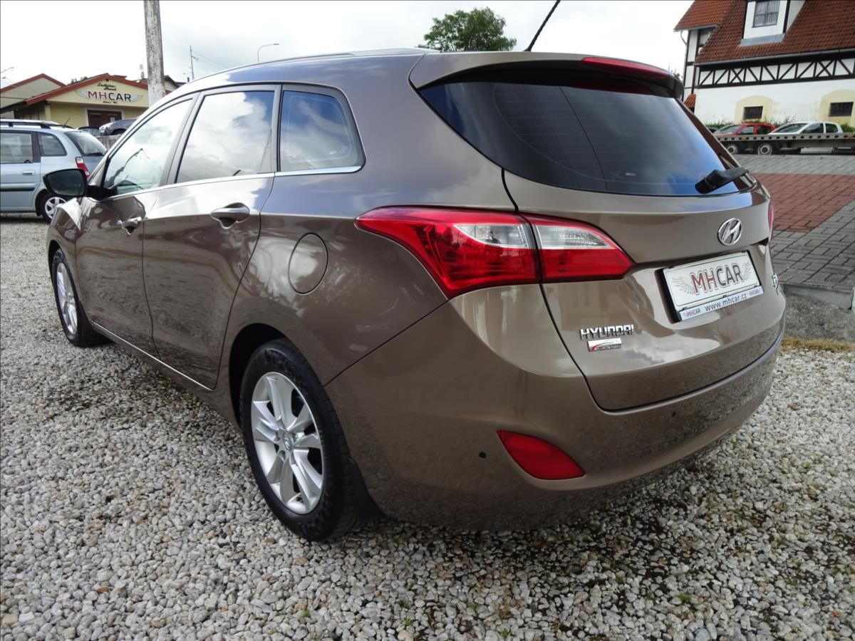Hyundai i30, 1,6 CRDi  81kW - fotka 5