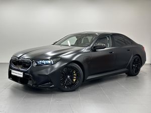 BMW M5, M5 Sedan