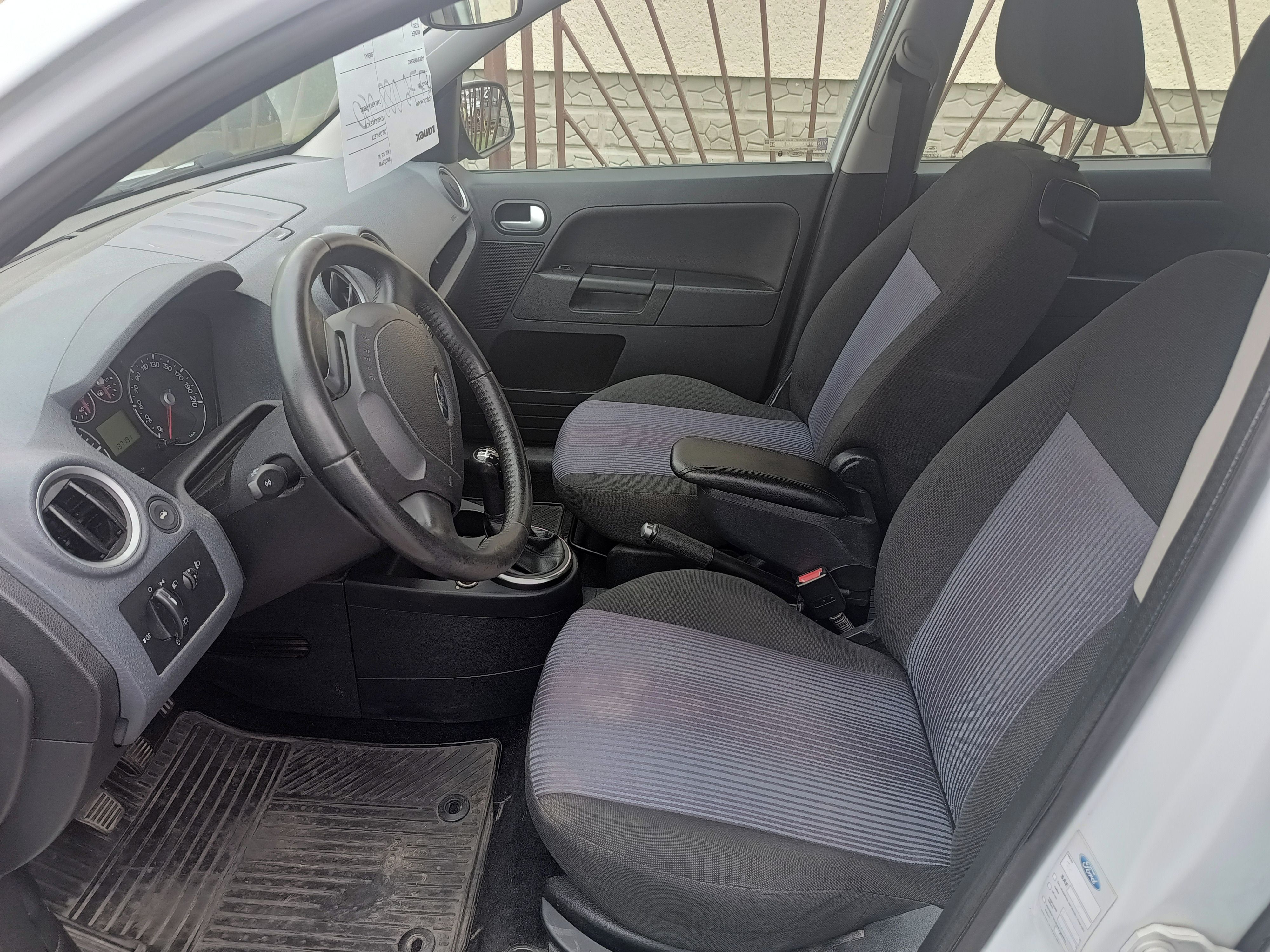 Ford Fusion, Ford fusion 1.4 benzín s tažný - fotka 6
