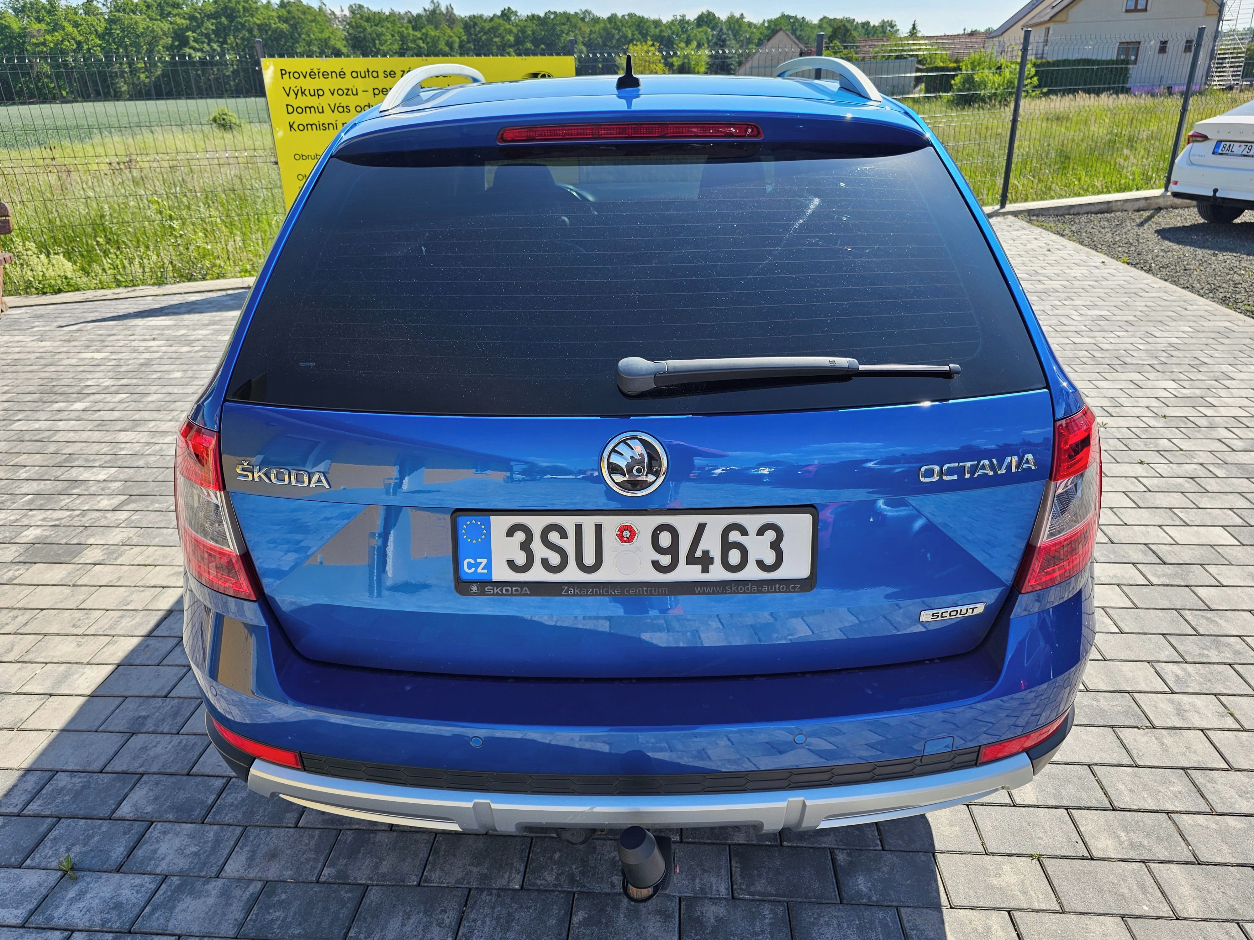 Škoda Octavia, Scout 2.0TDI 135kw,DSG,nez.top - fotka 6