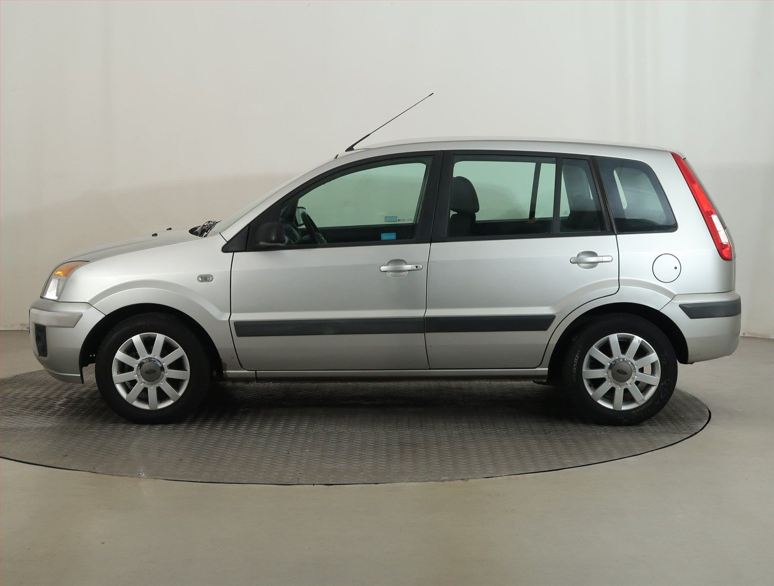 Ford Fusion, 1.4, Automatická klima - fotka 3