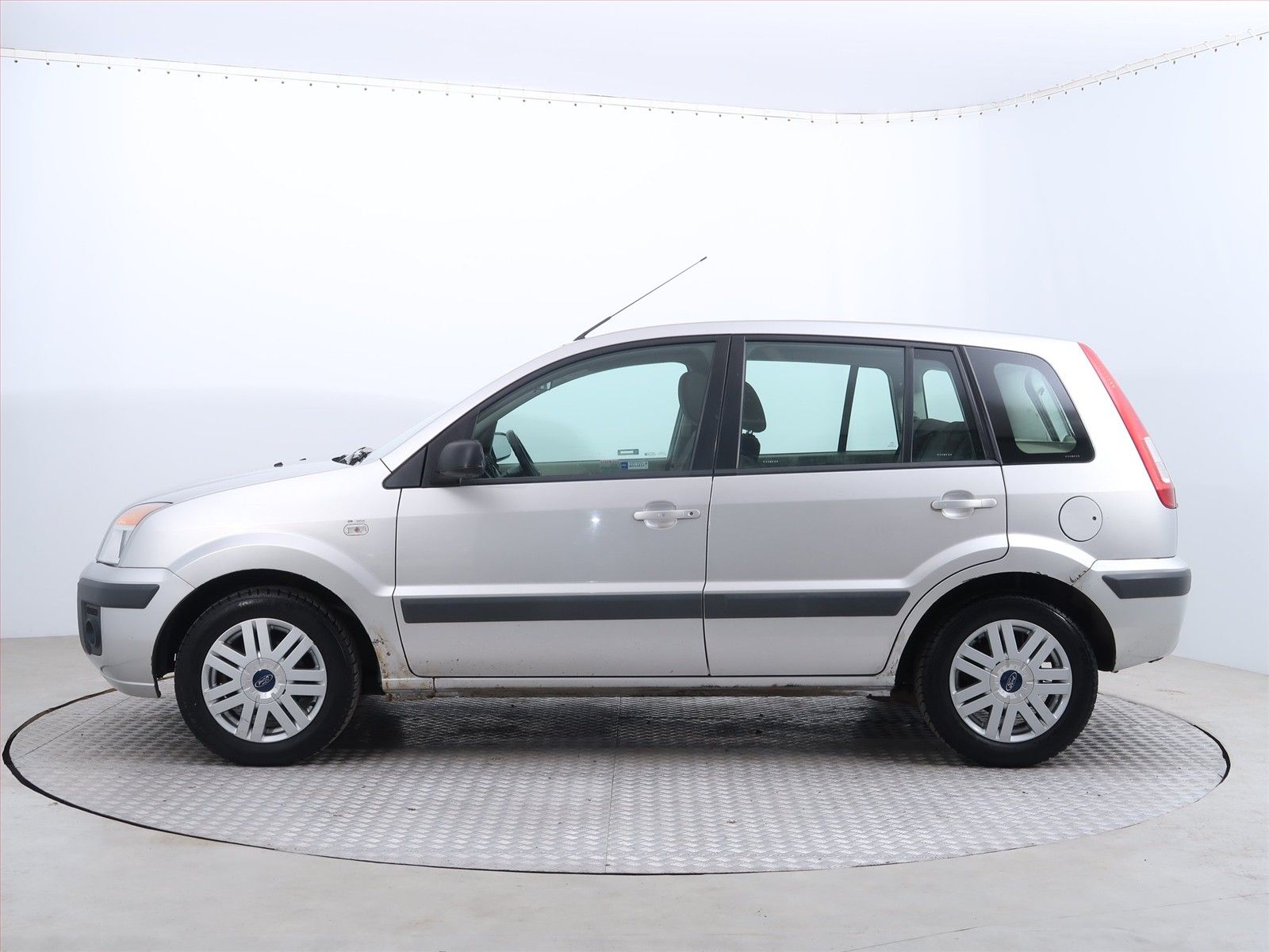 Ford Fusion, 1.4, ČR,1.maj, po STK, Tažné - fotka 3