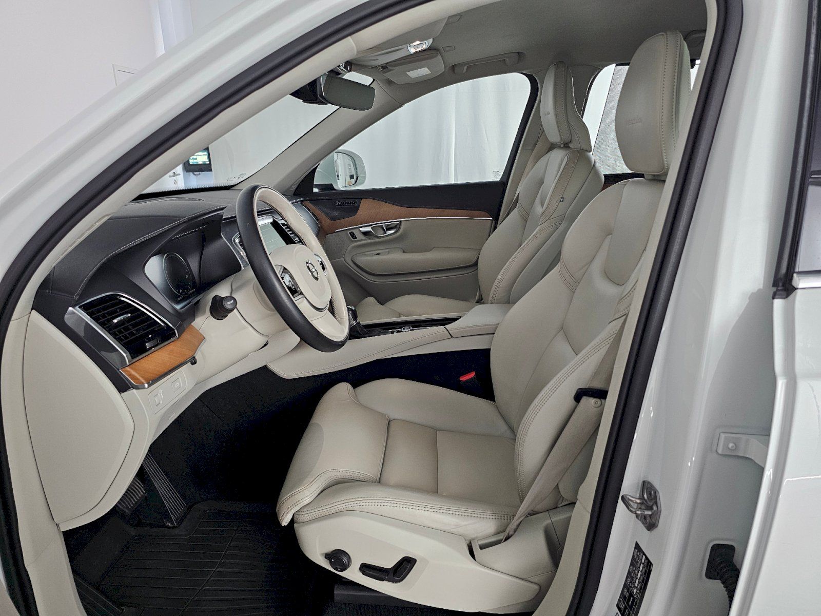 Volvo XC90, 2.0D 173kW Inscription AUT 4x4 - fotka 6