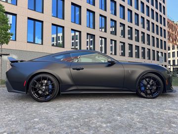 Dark Horse 5.0 V8 (USA verze)