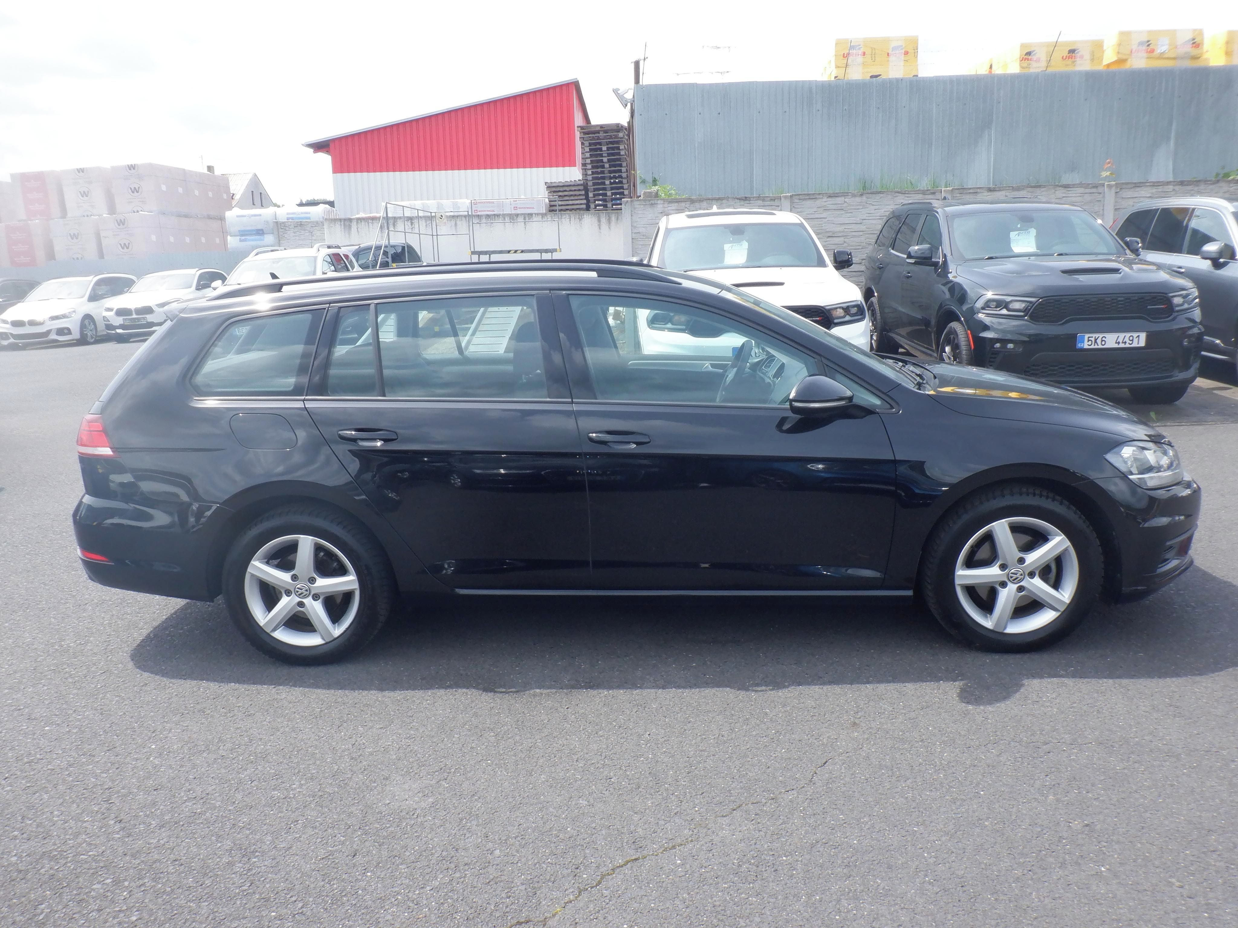 Volkswagen Golf, 1.6 TDI Tredline,1.majitel - fotka 4