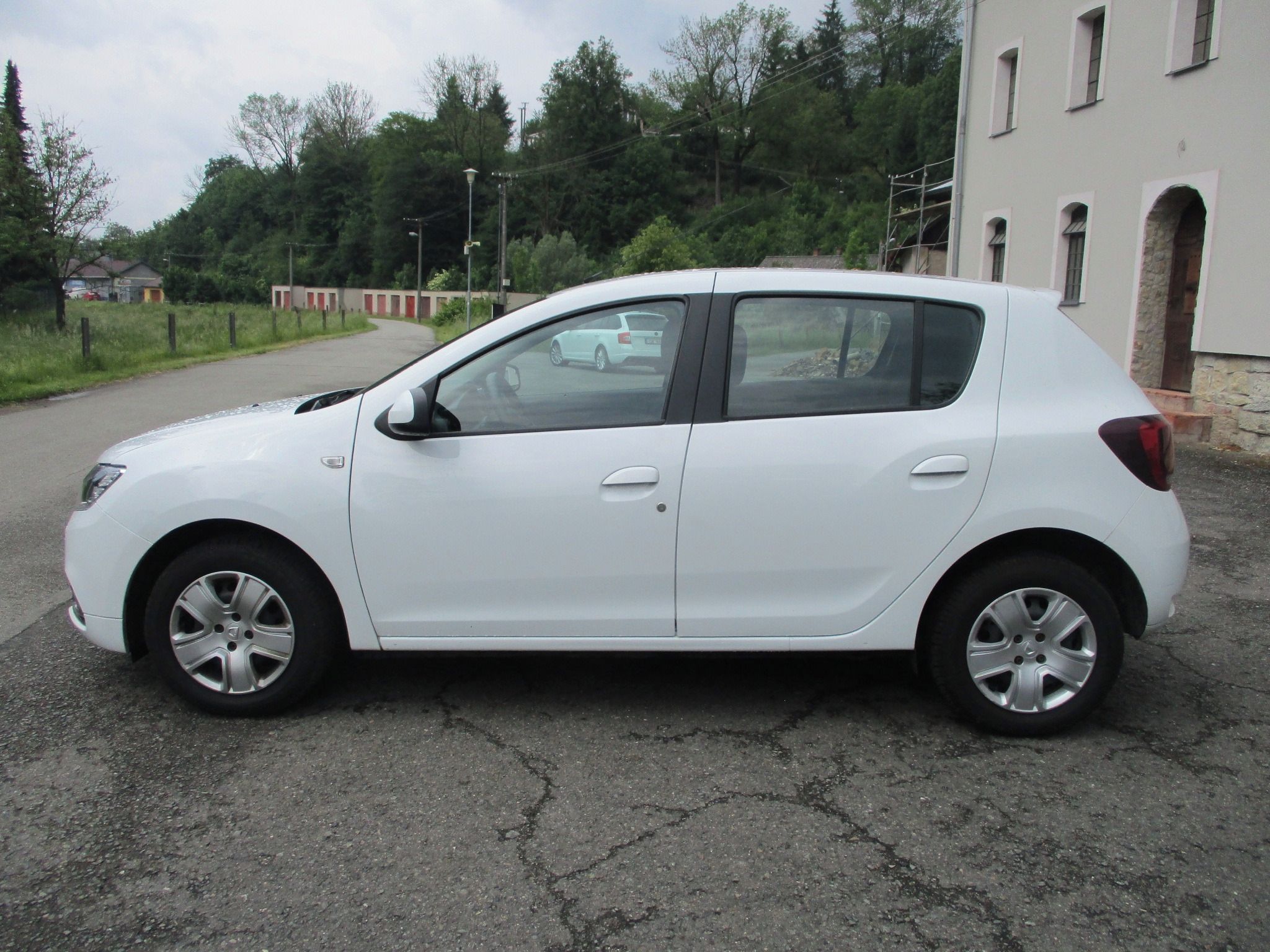 Dacia Sandero, 1.0 i - nové STK - fotka 2