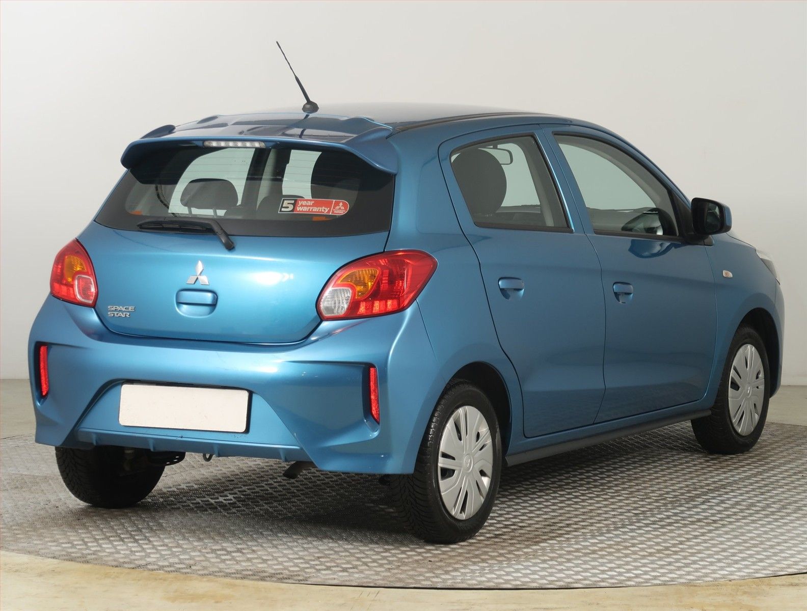 Mitsubishi Space Star, 1.2 MIVEC, Inform+, ČR,1.maj - fotka 5