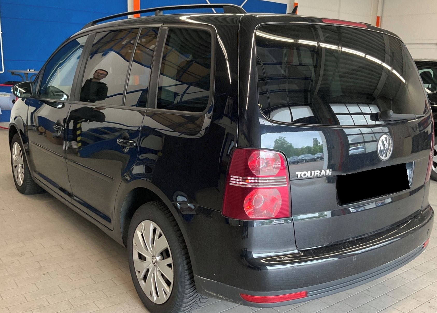 Volkswagen Touran, 1.6Mpi 75KW 7-MÍST 158tkm 2009 - fotka 2