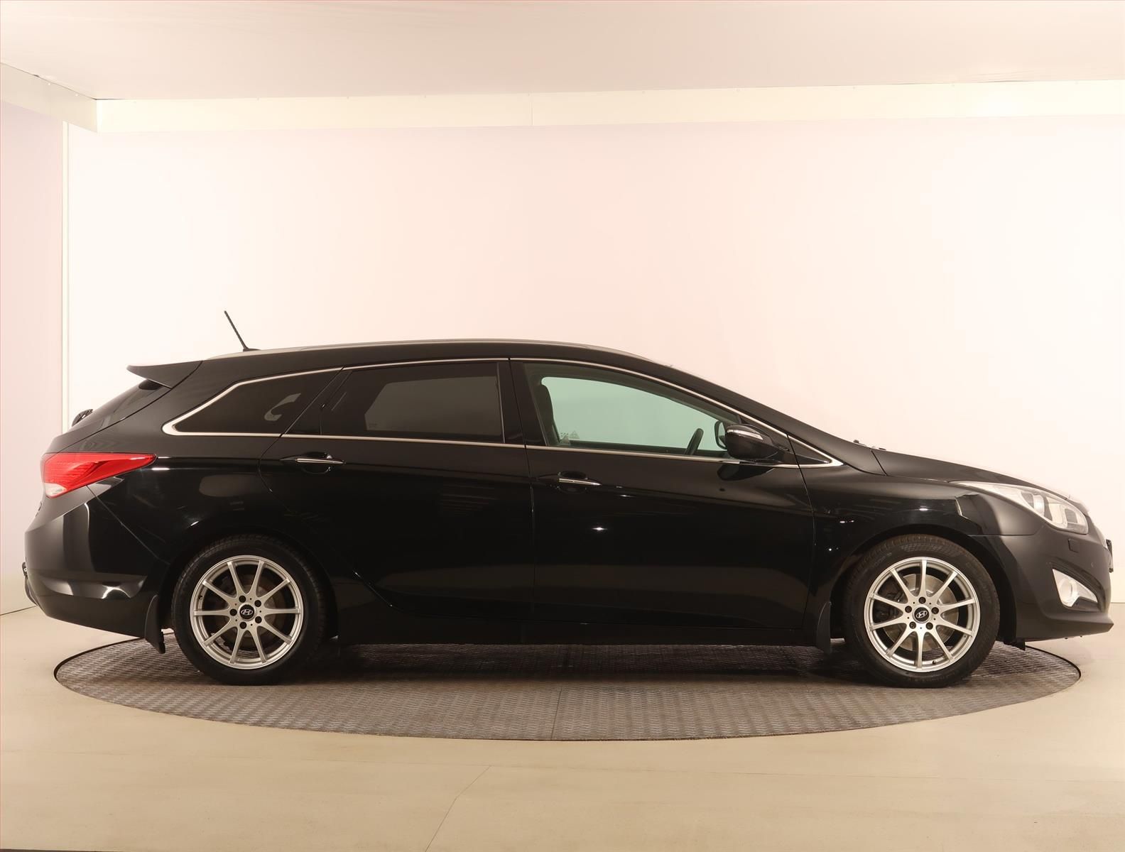 Hyundai i40, 1.7 CRDi, Navi, Xenony - fotka 6