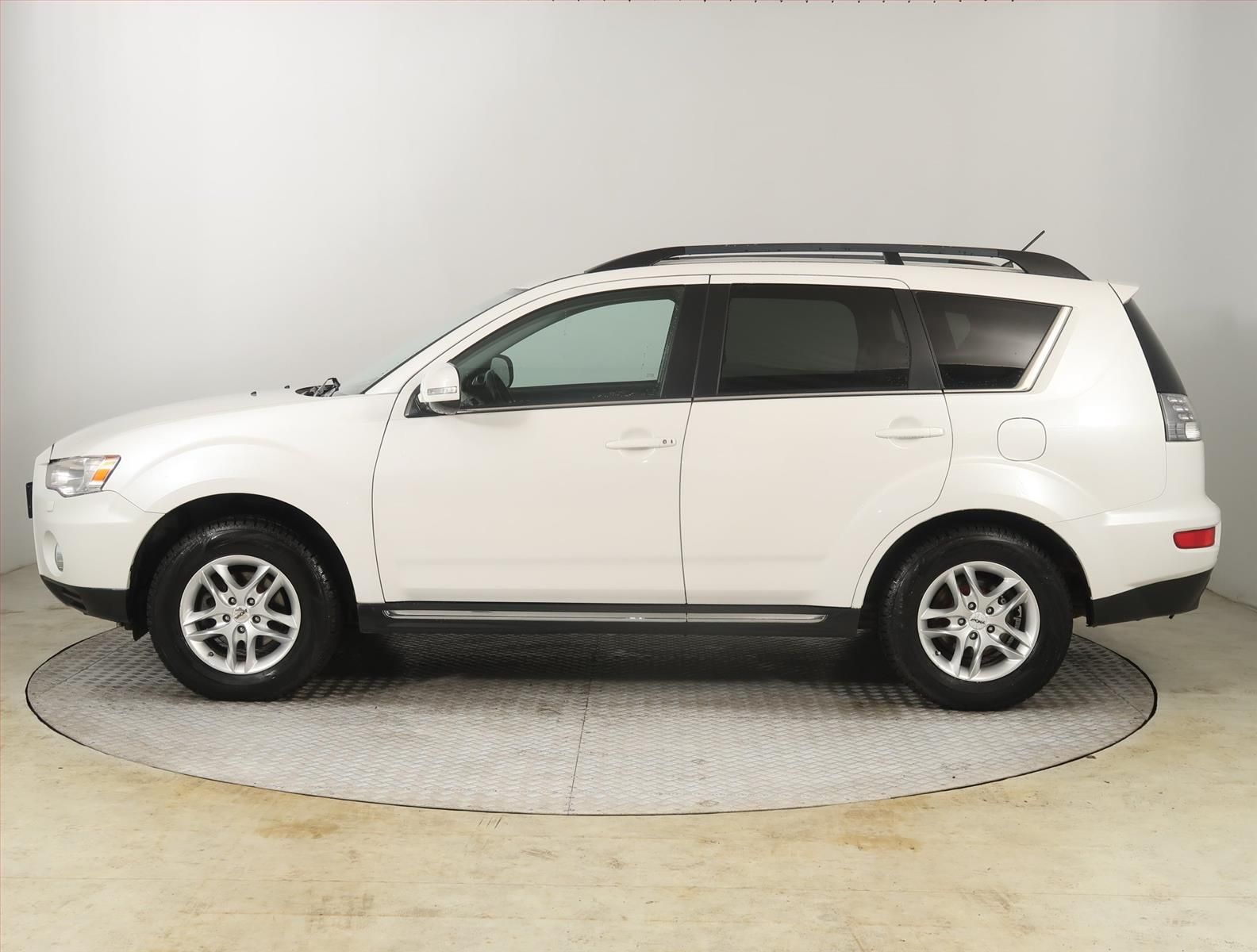 Mitsubishi Outlander, 2.2 DI-D, NOVÁ CENA, 4X4 - fotka 3