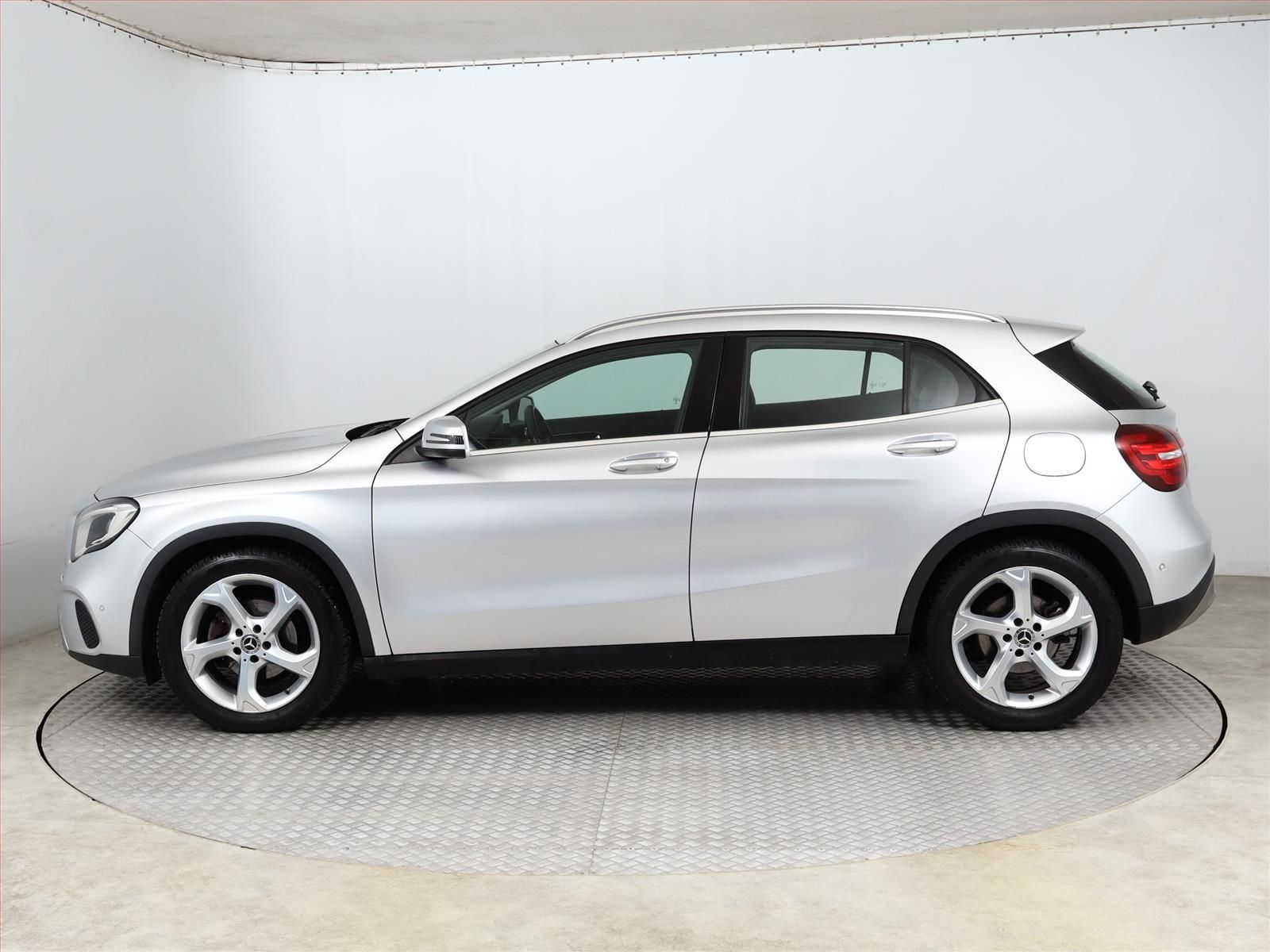 Mercedes-Benz GLA, 200 d 4MATIC, 4X4, Automat - fotka 3