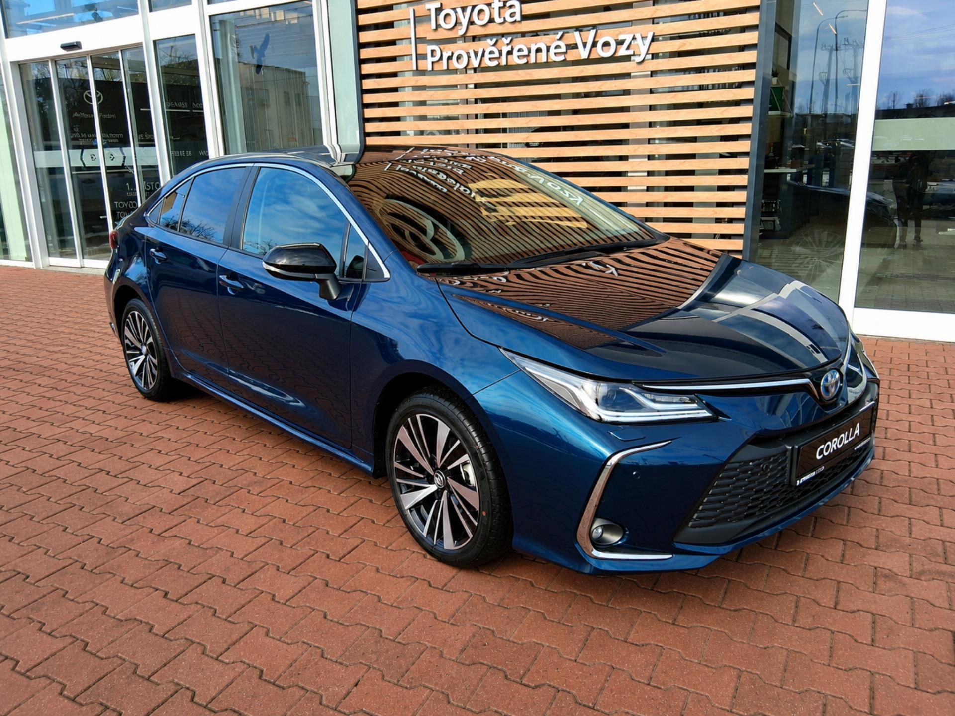 Toyota Corolla, 1,8 HEV 140K STYLE - fotka 4