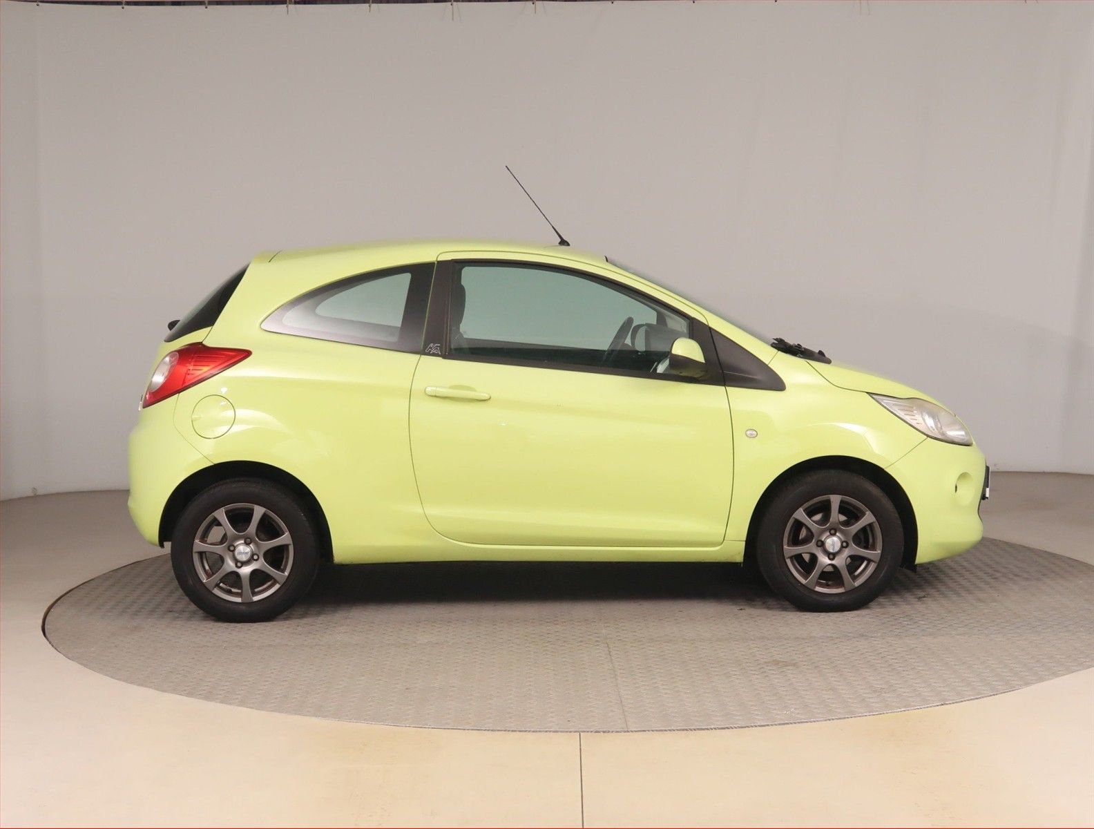 Ford Ka, 1.2 i, po STK, udržované - fotka 6