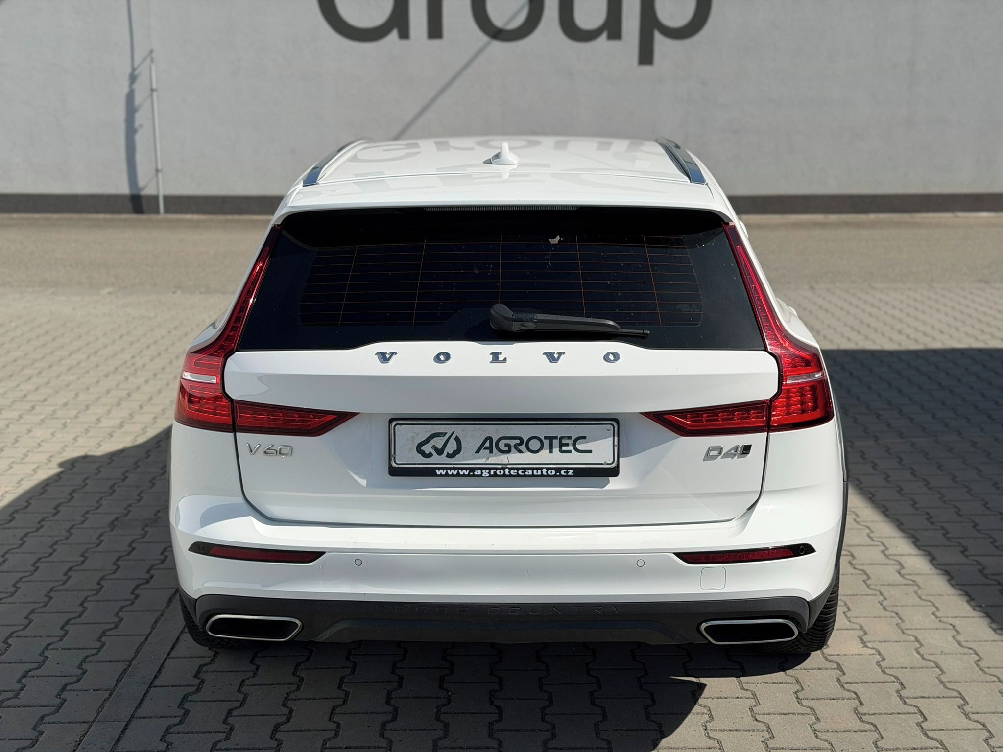 Volvo V60, 2.0 D4 140 kW CROSS CNTRY 4x4 - fotka 6