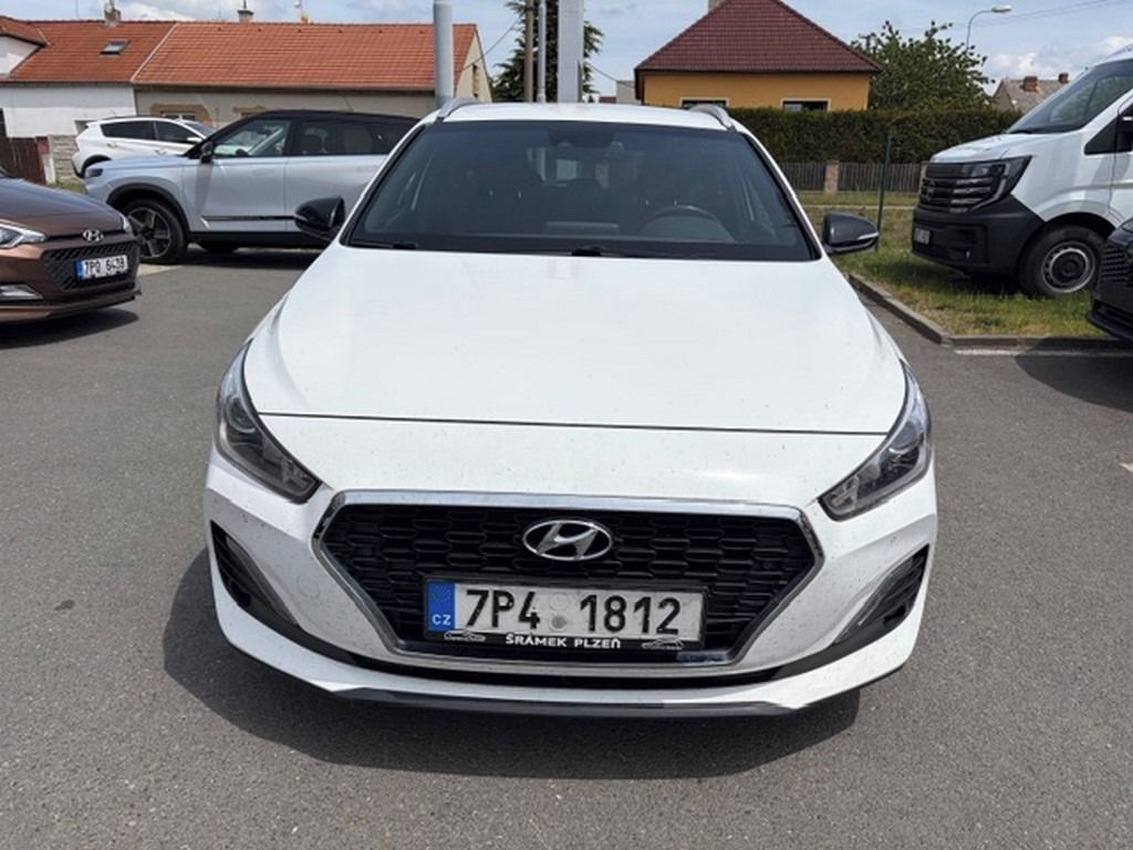 Hyundai i30, Kombi 1,6D LP MT STYLE NAV - fotka 2